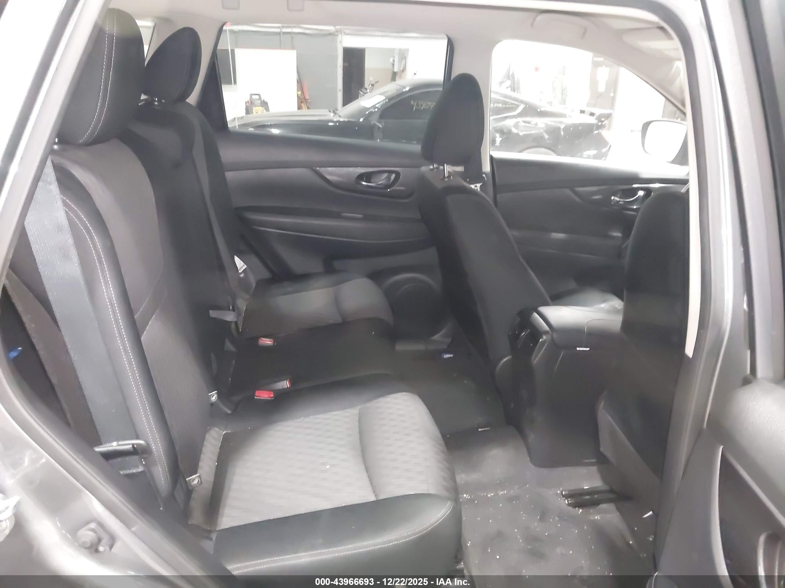 NISSAN ROGUE image 8