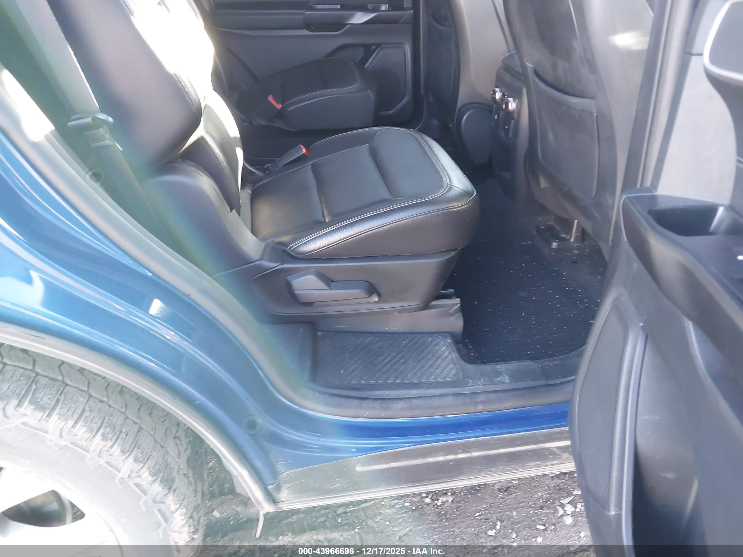FORD EXPLORER image 8