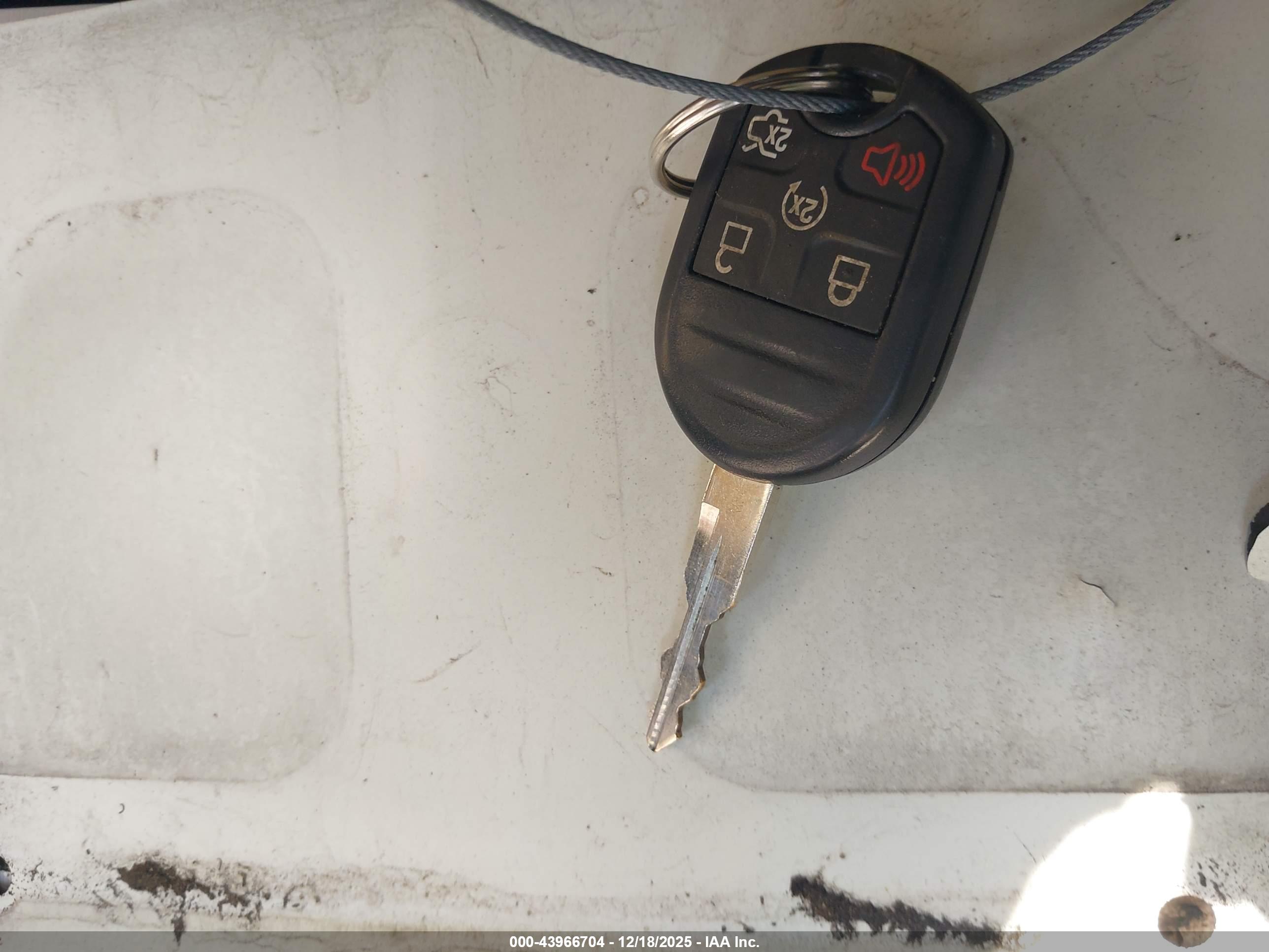 FORD TAURUS image 11