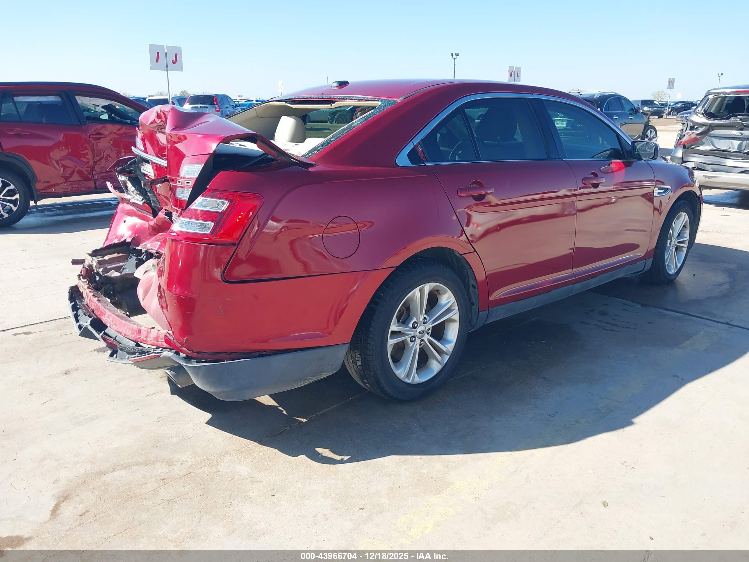 FORD TAURUS image 4