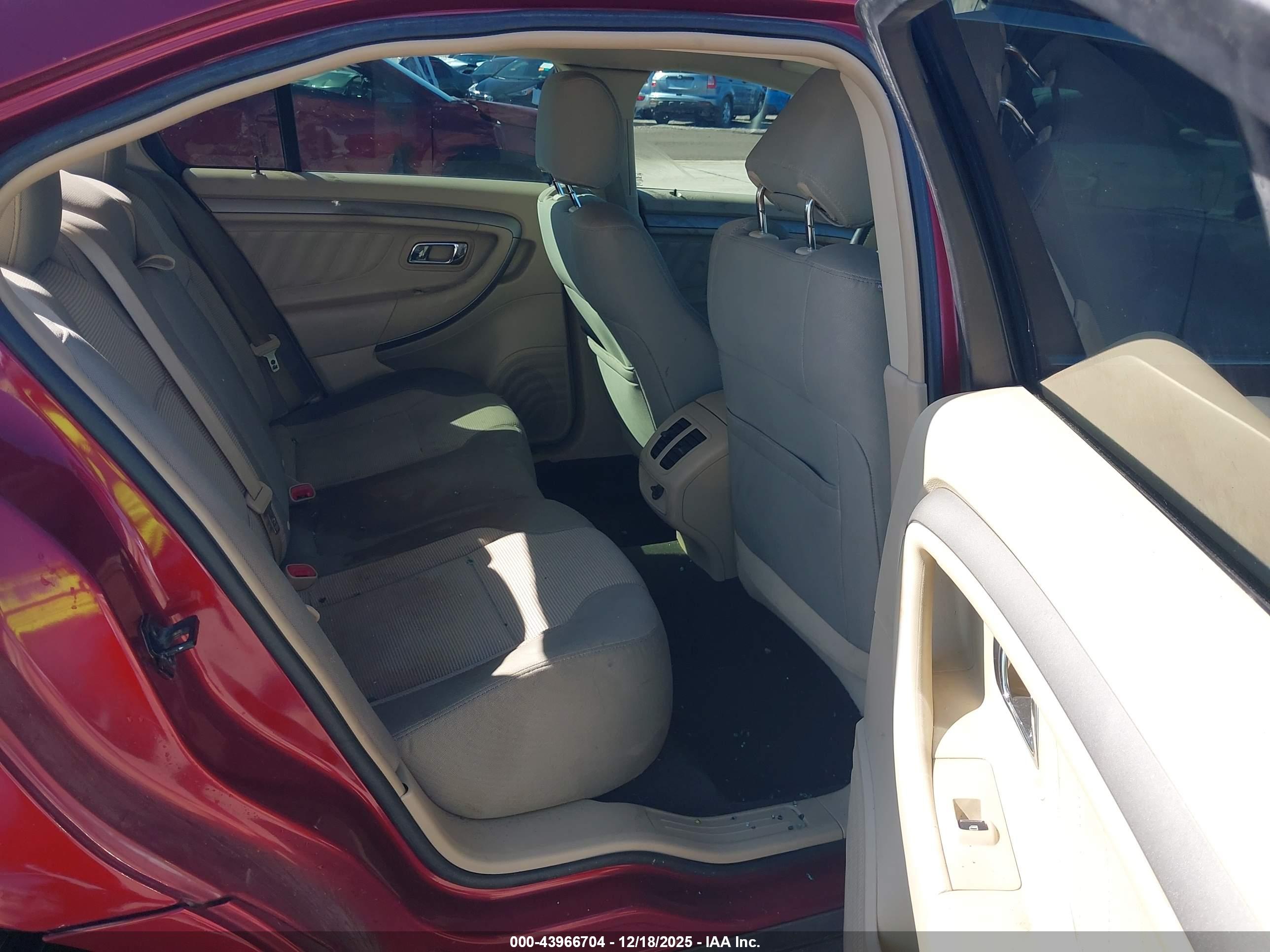 FORD TAURUS image 8