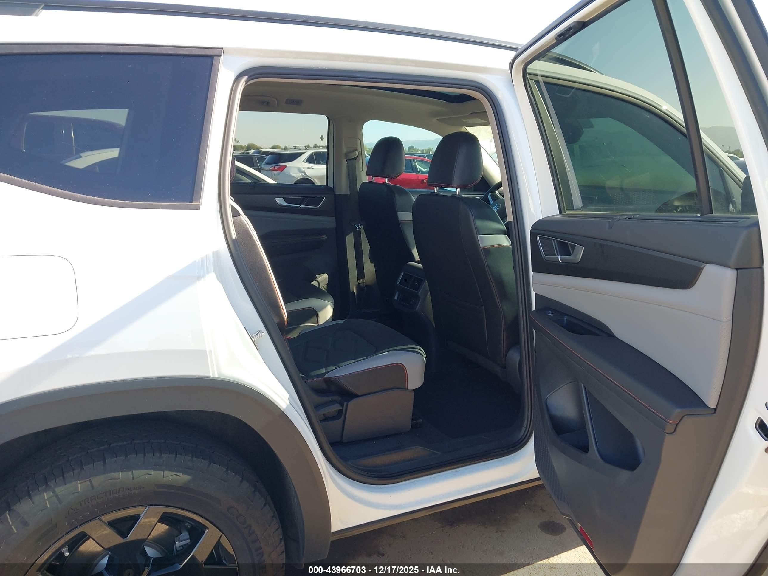 VOLKSWAGEN ATLAS image 8