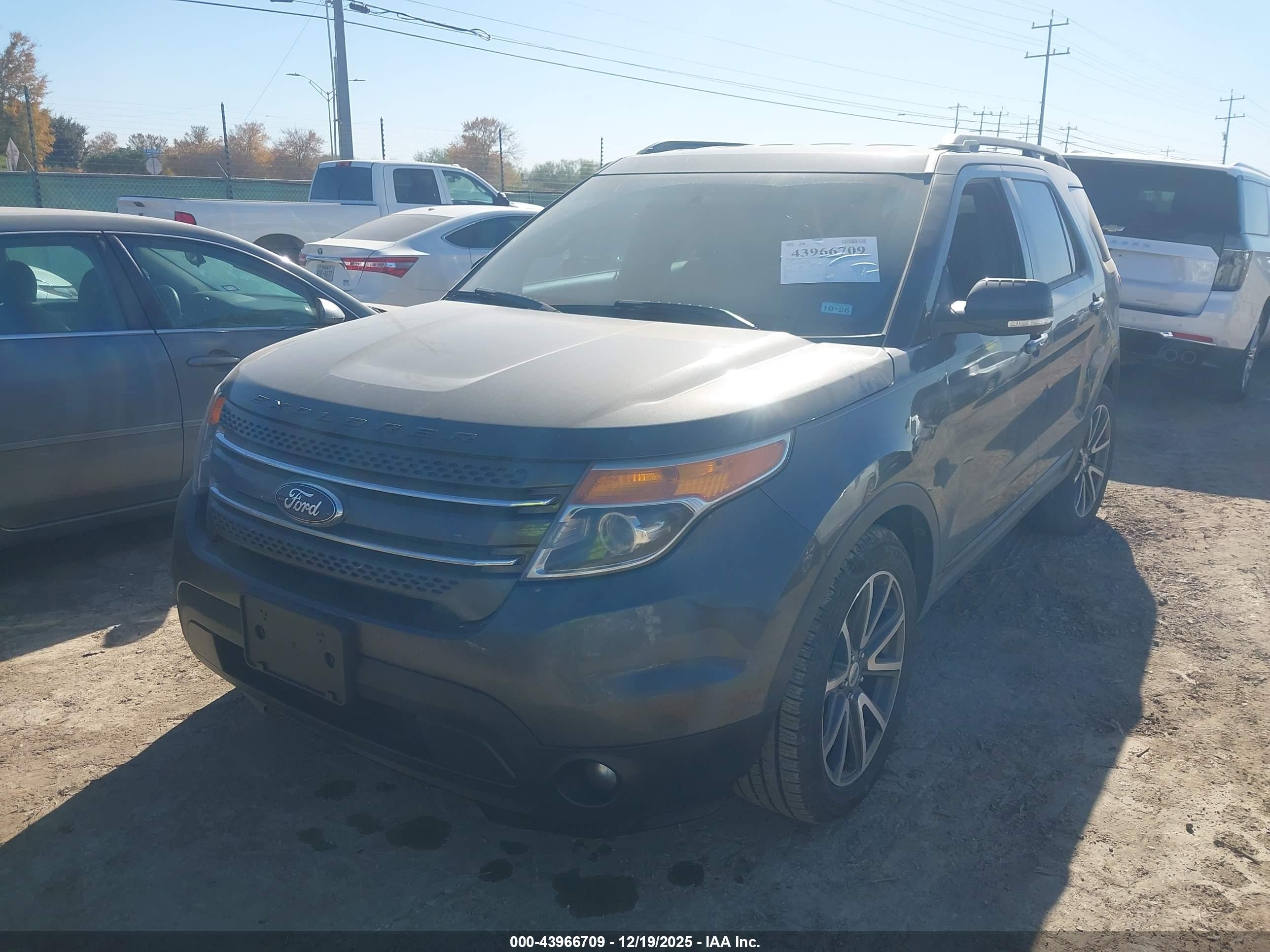 FORD EXPLORER image 2