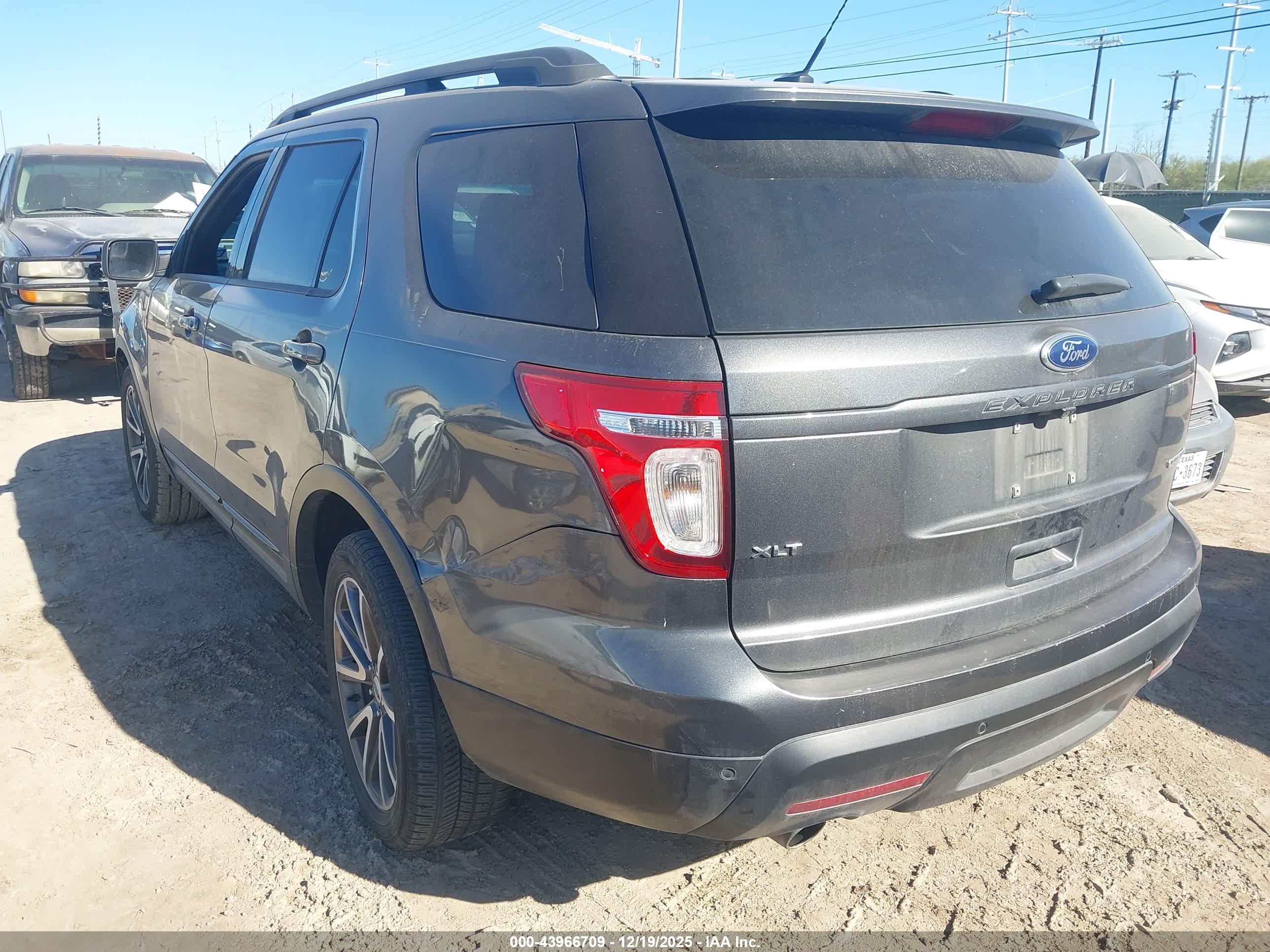 FORD EXPLORER image 3