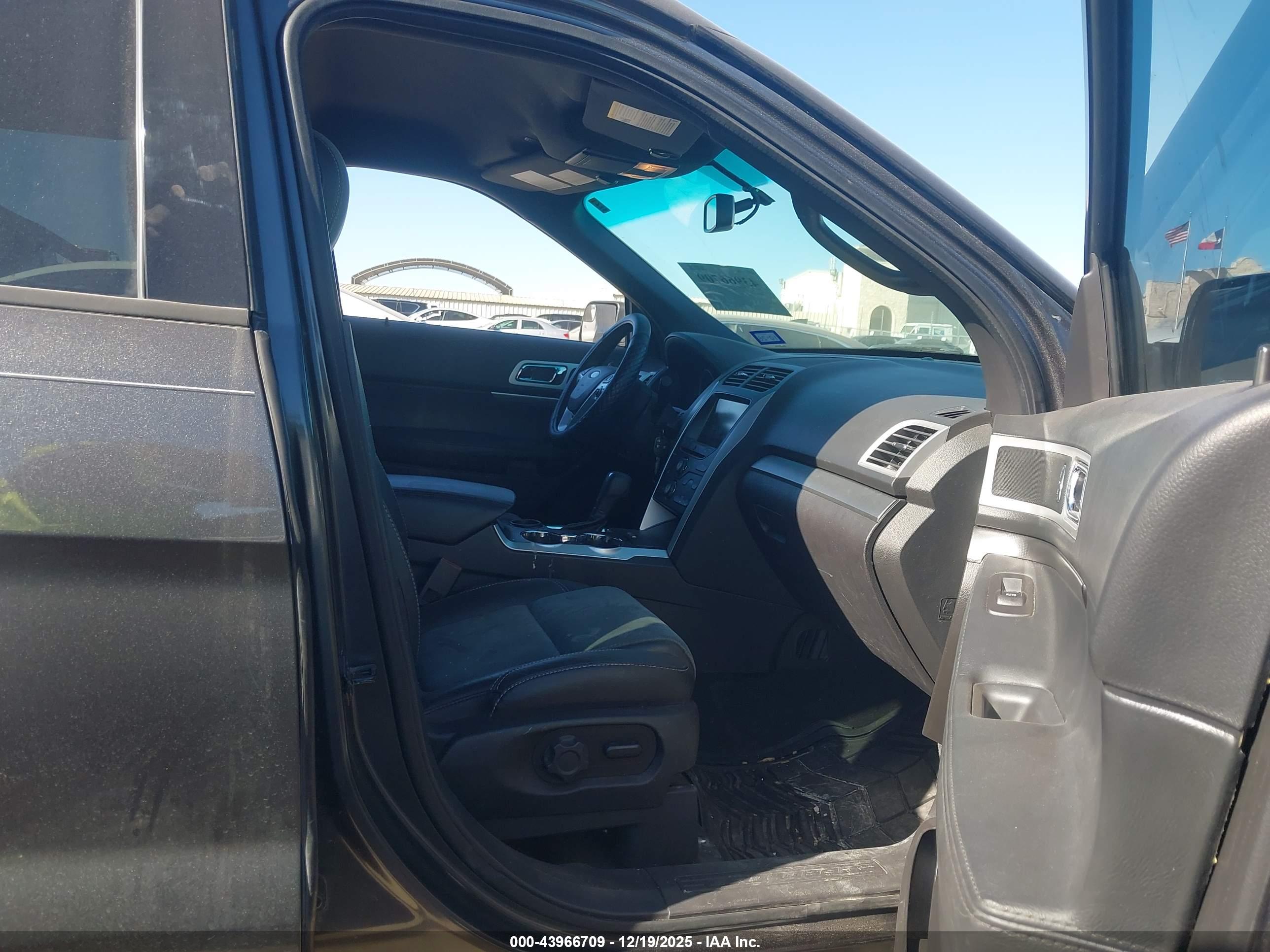 FORD EXPLORER image 5