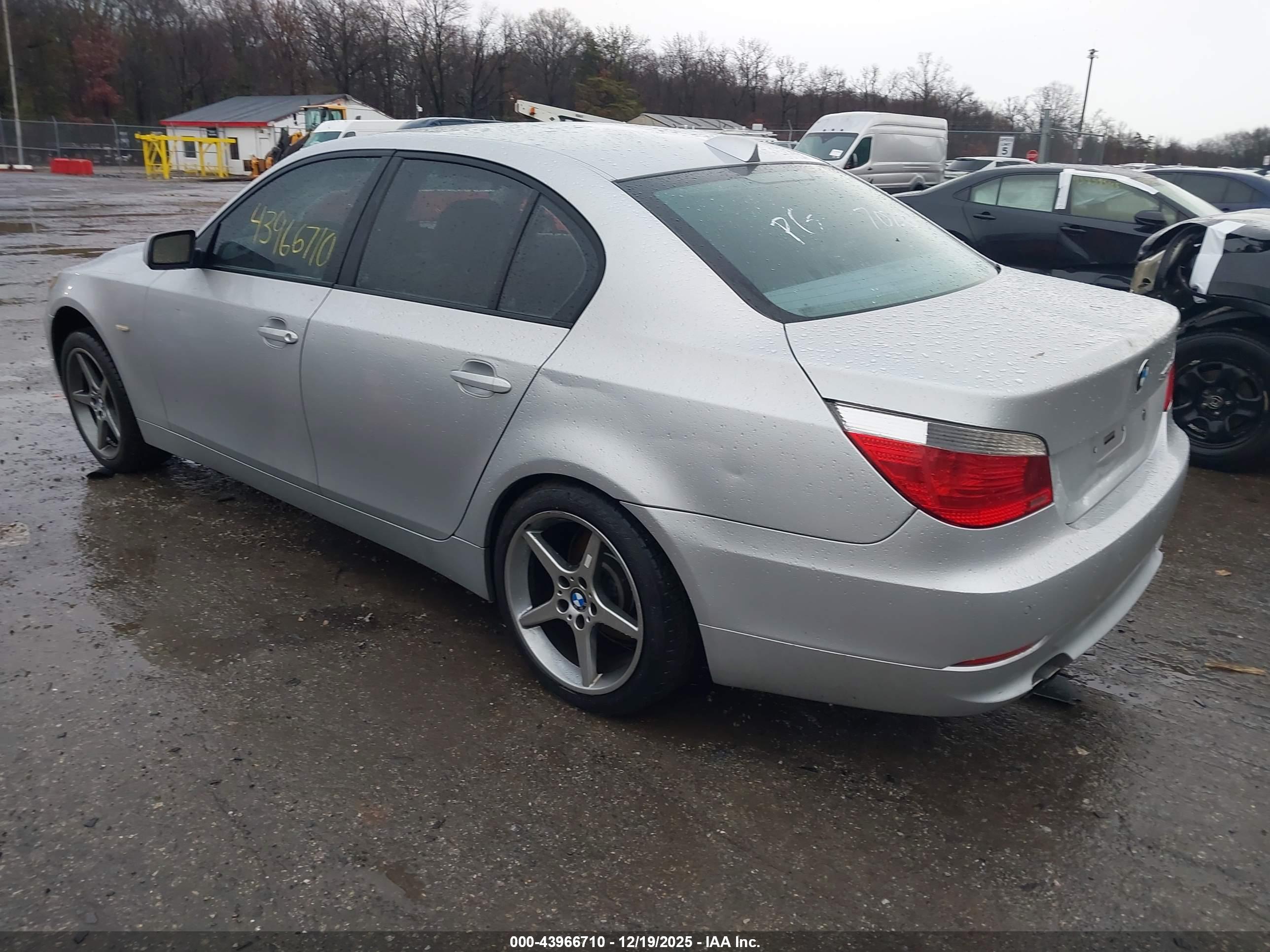 BMW 530XI image 3