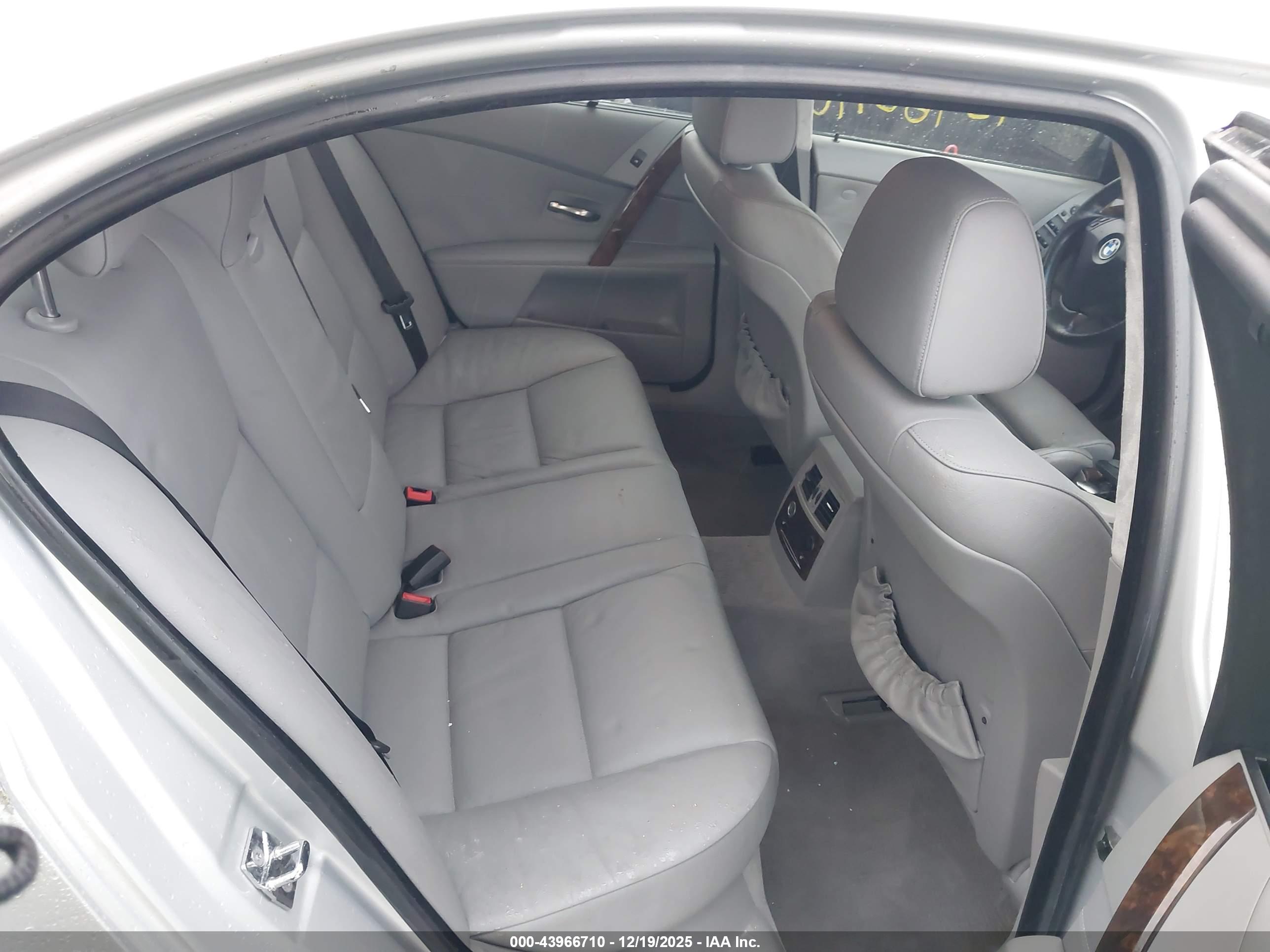 BMW 530XI image 8
