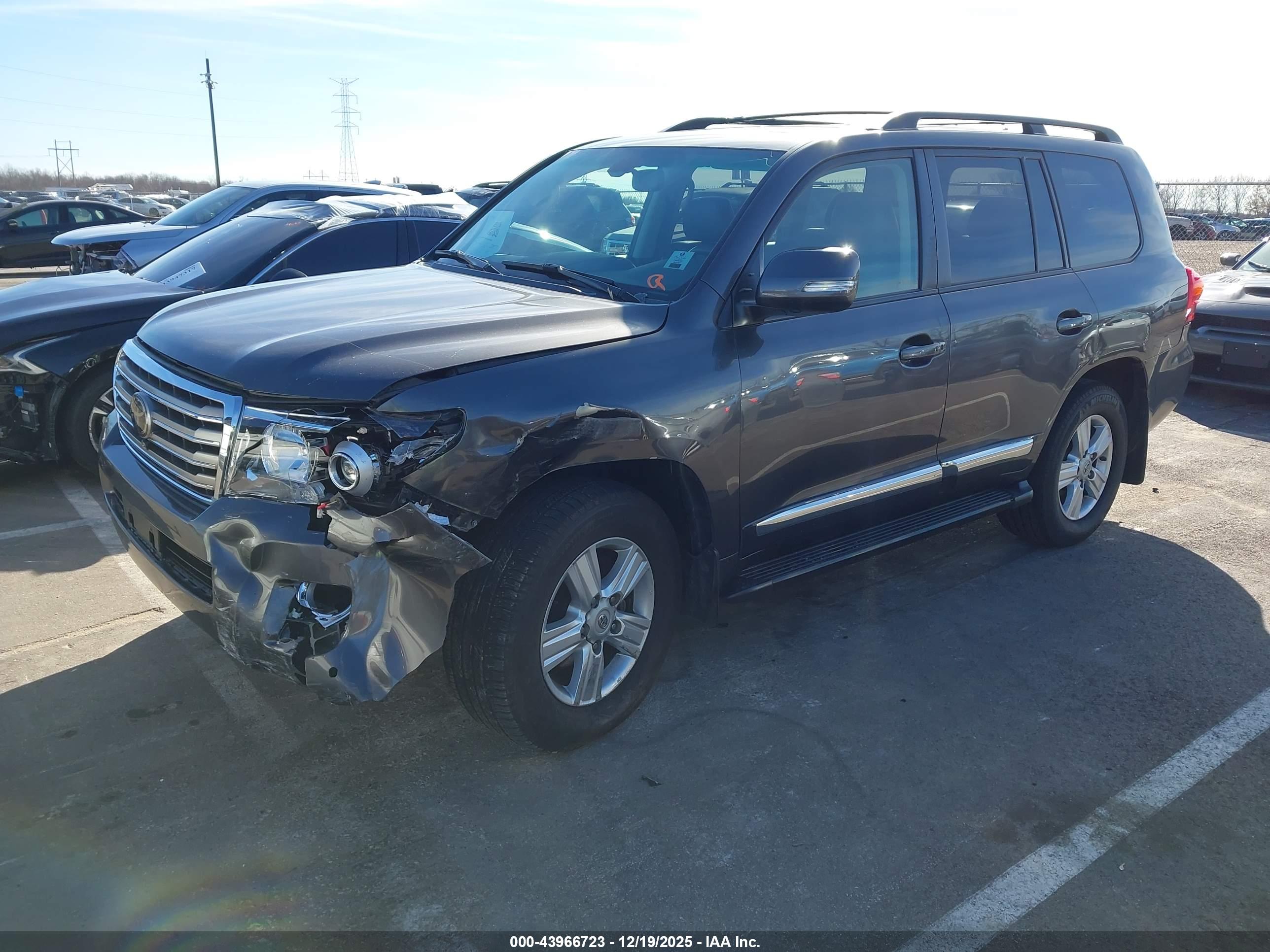 TOYOTA LAND image 2