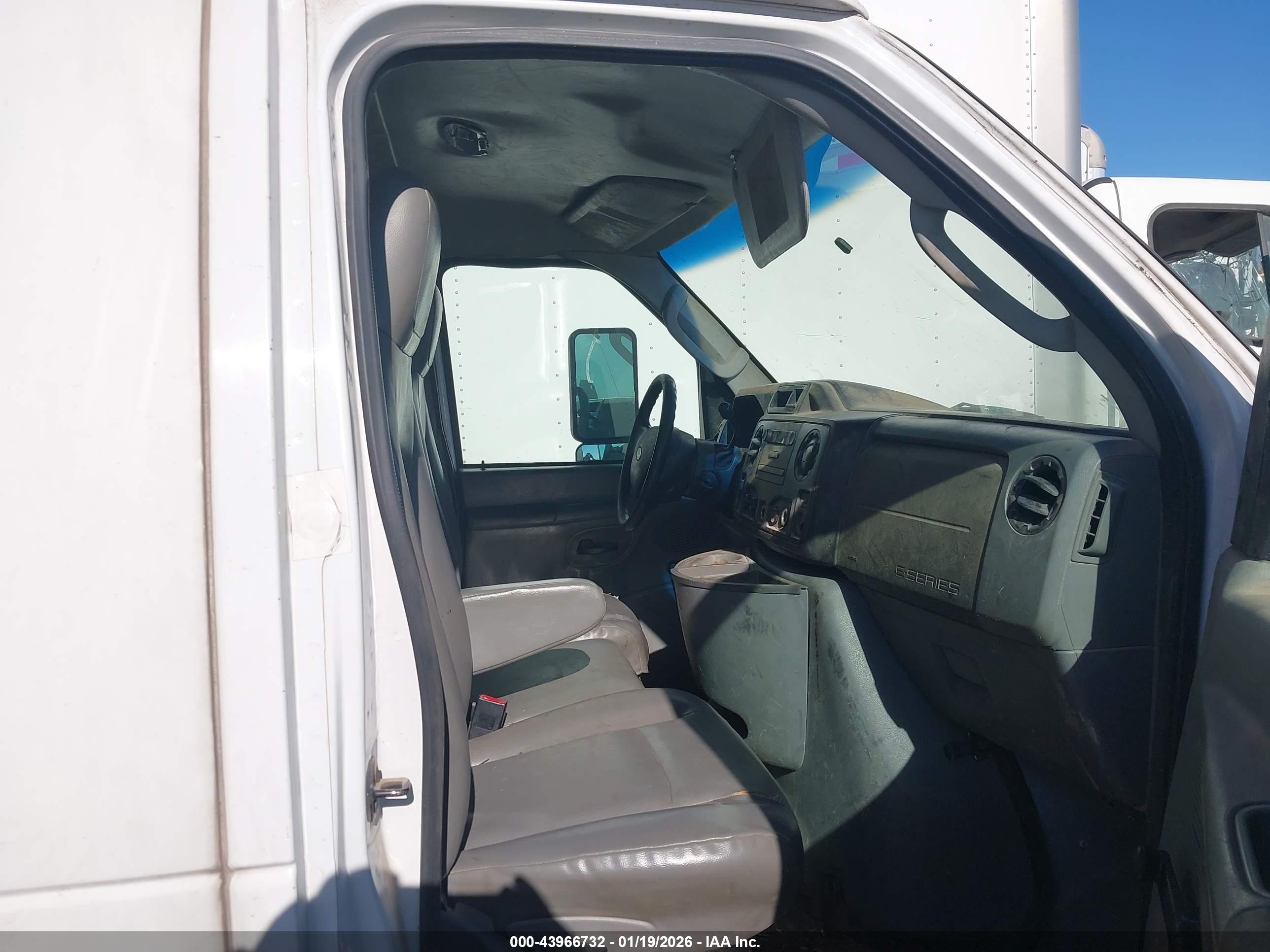 FORD E-450 image 8