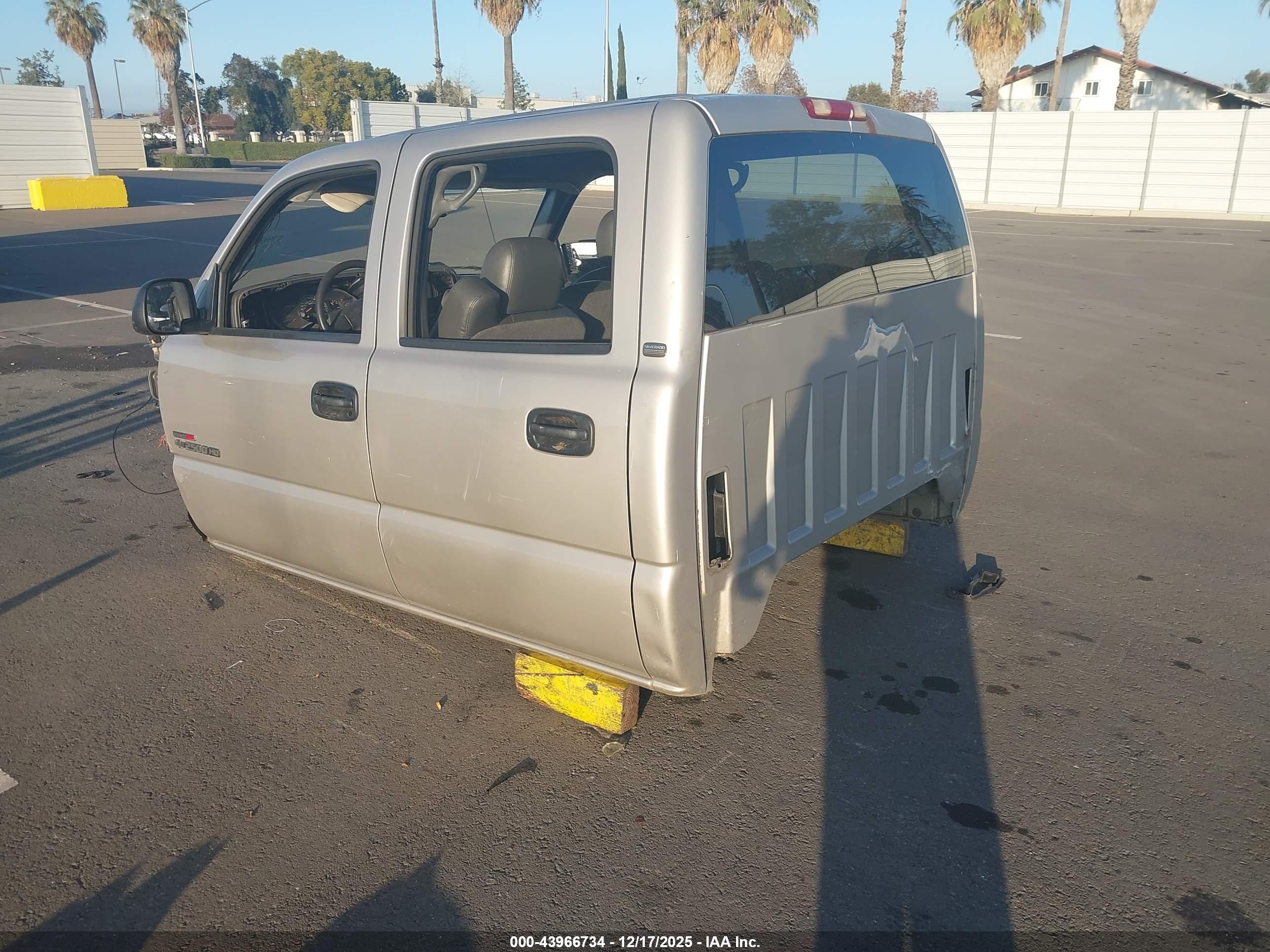 CHEVROLET SILVERADO image 3