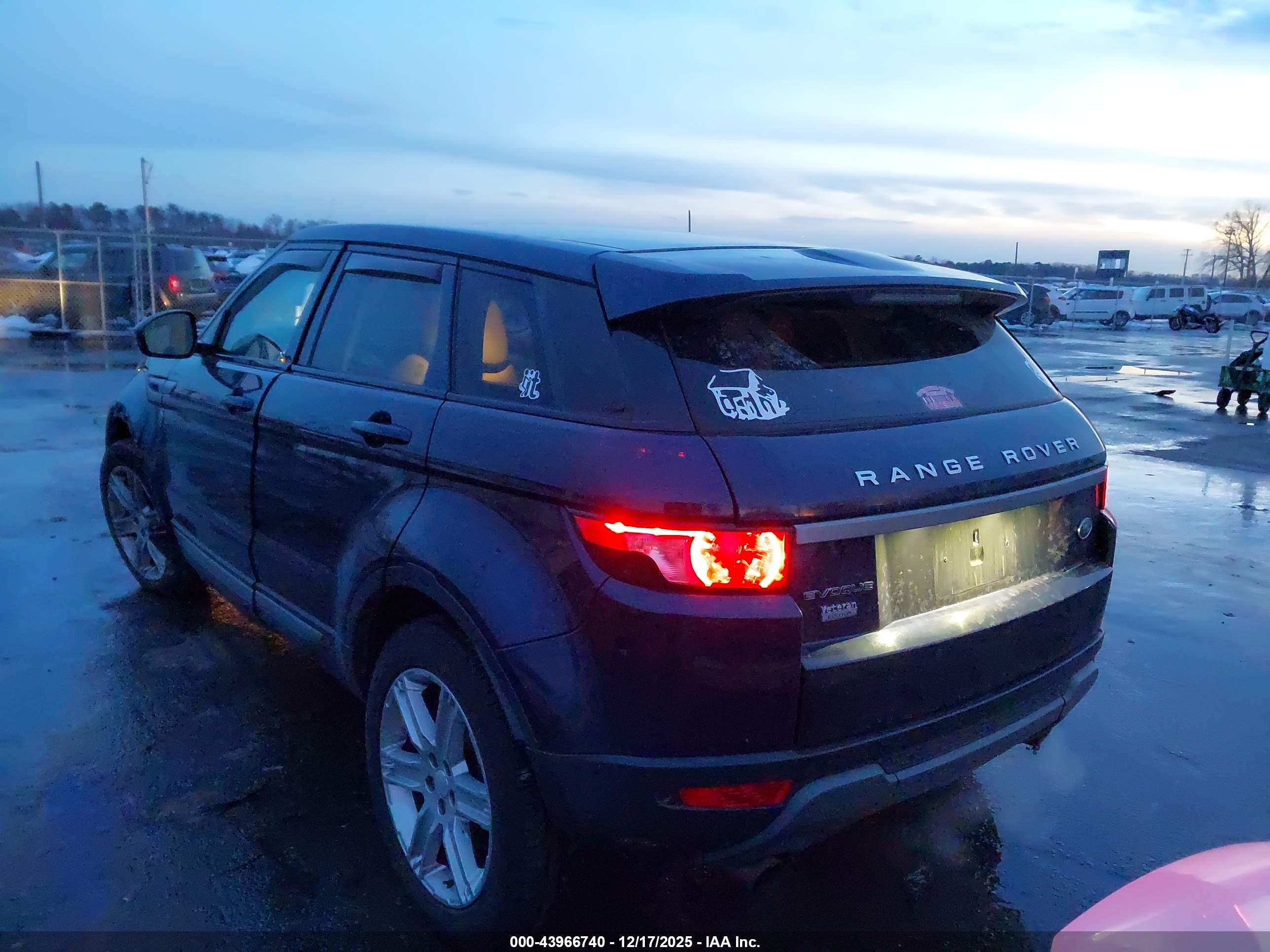 LAND ROVER image 3