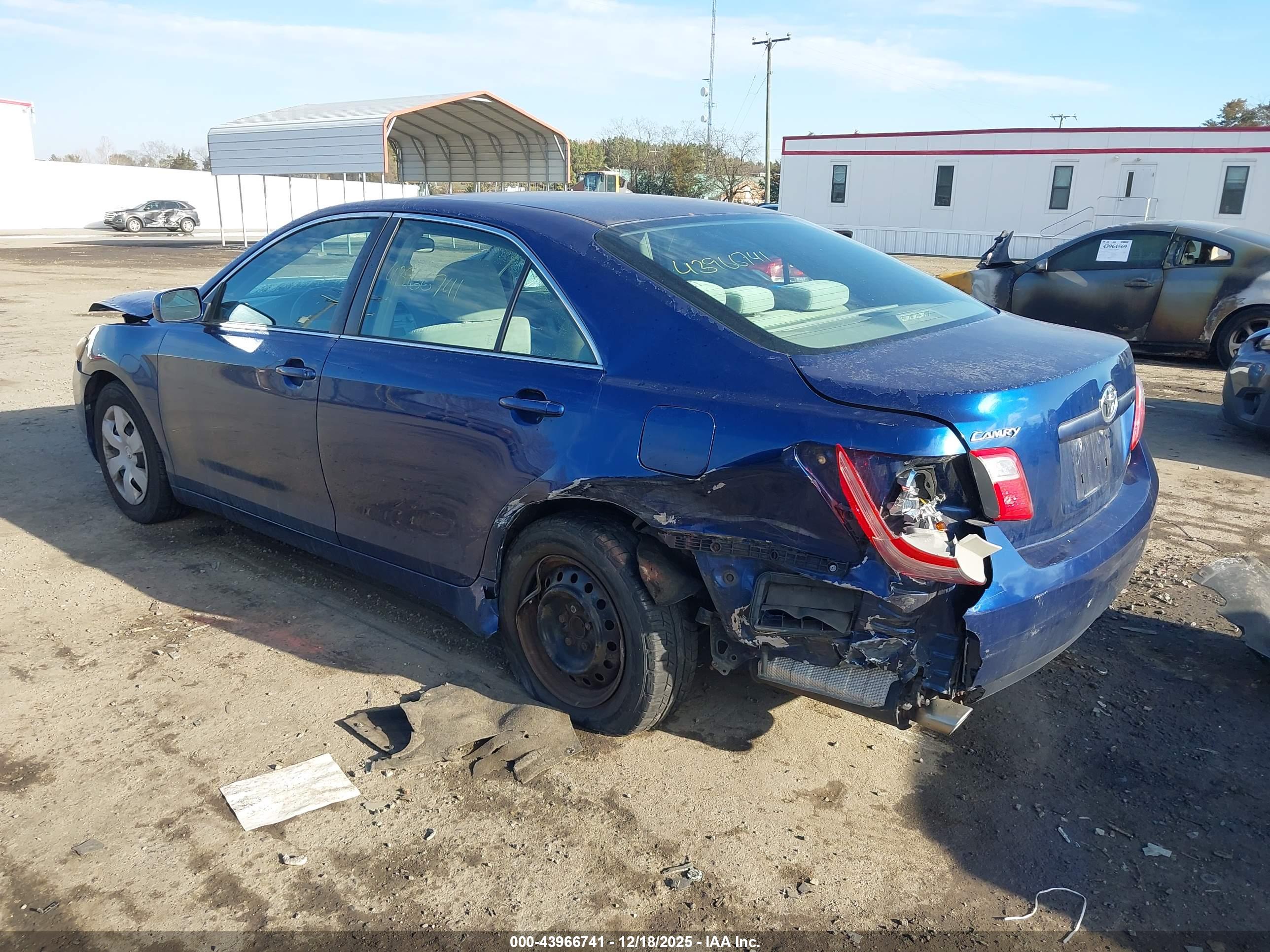 TOYOTA CAMRY image 3