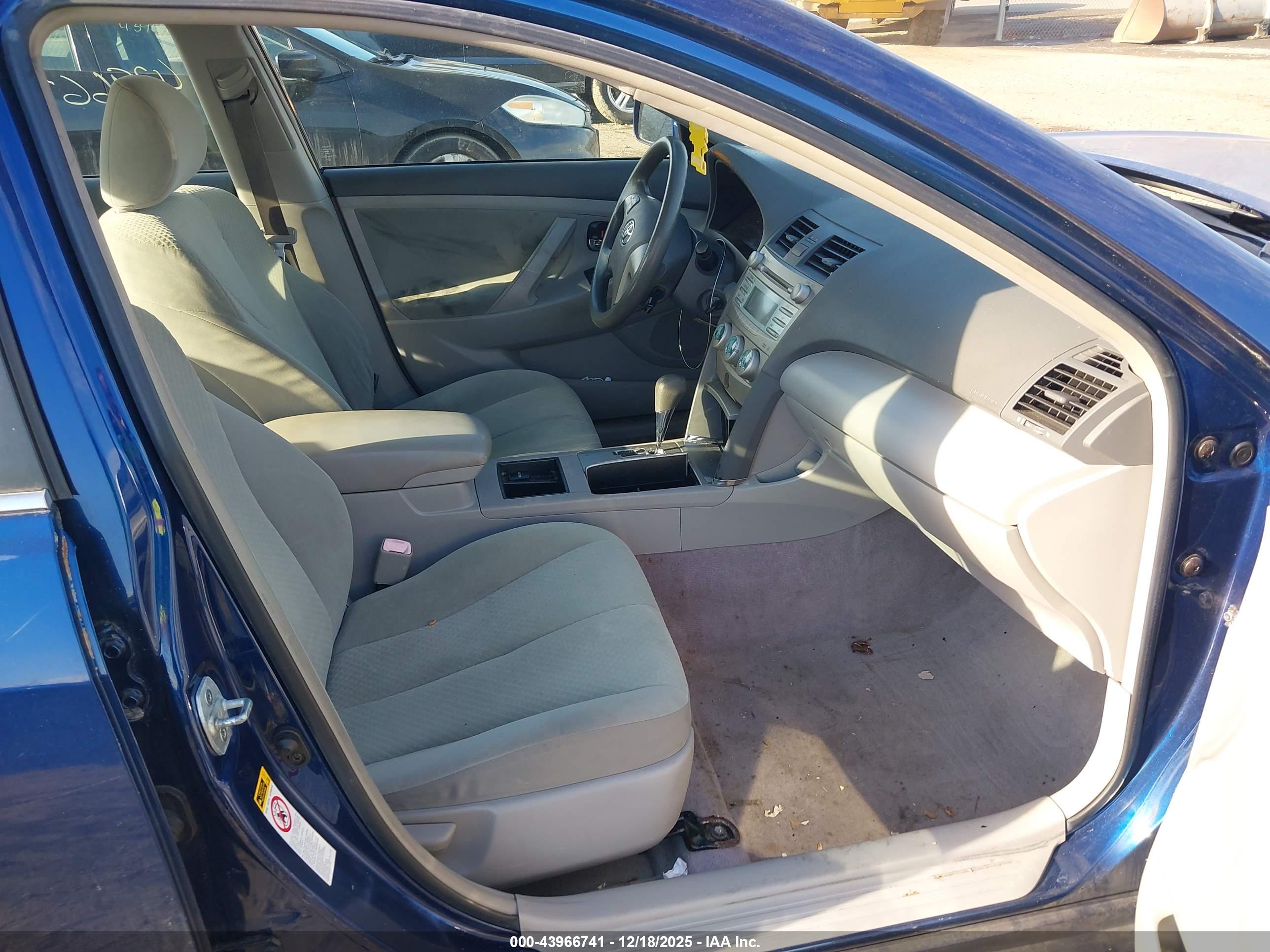 TOYOTA CAMRY image 5