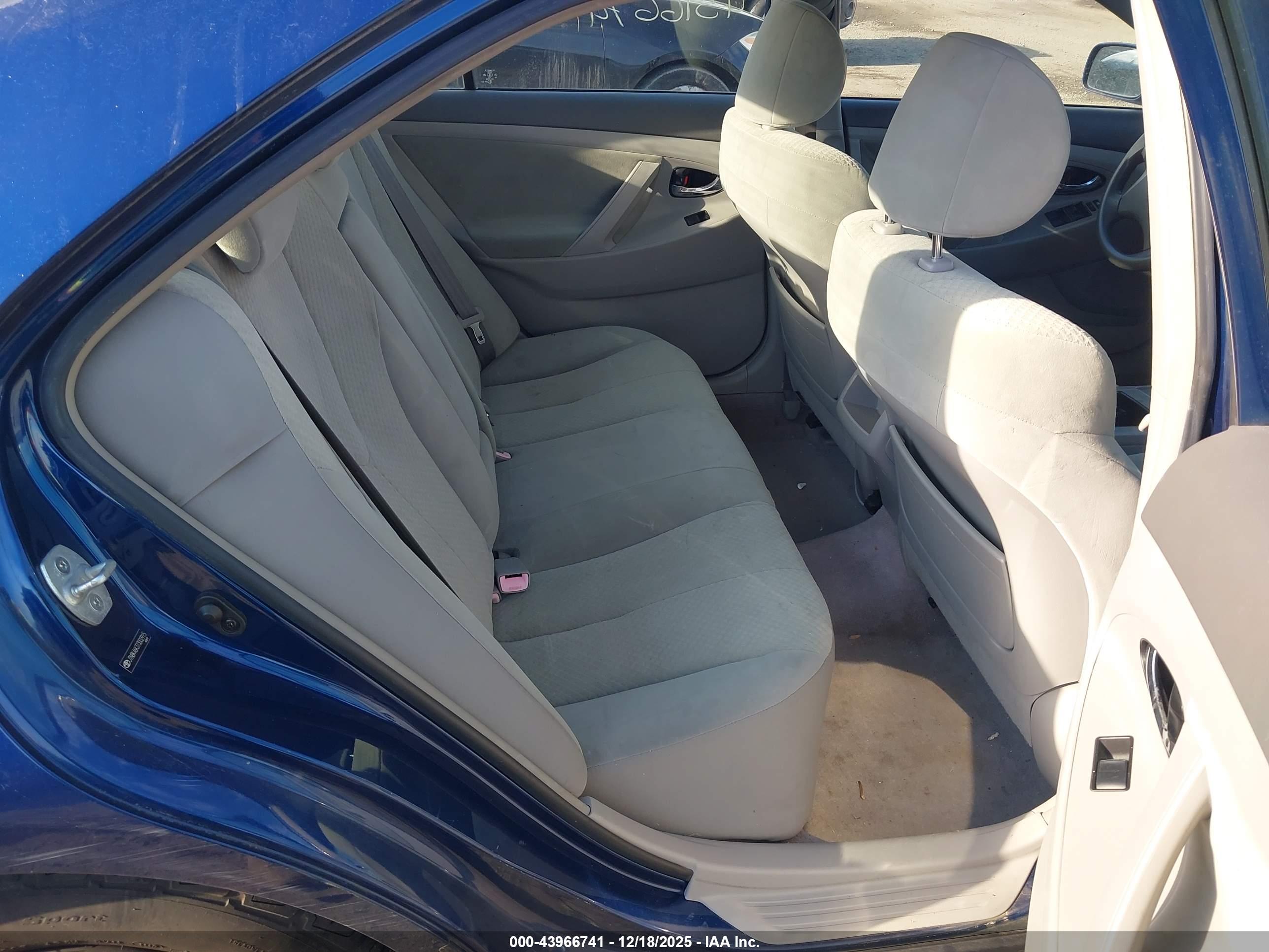 TOYOTA CAMRY image 8