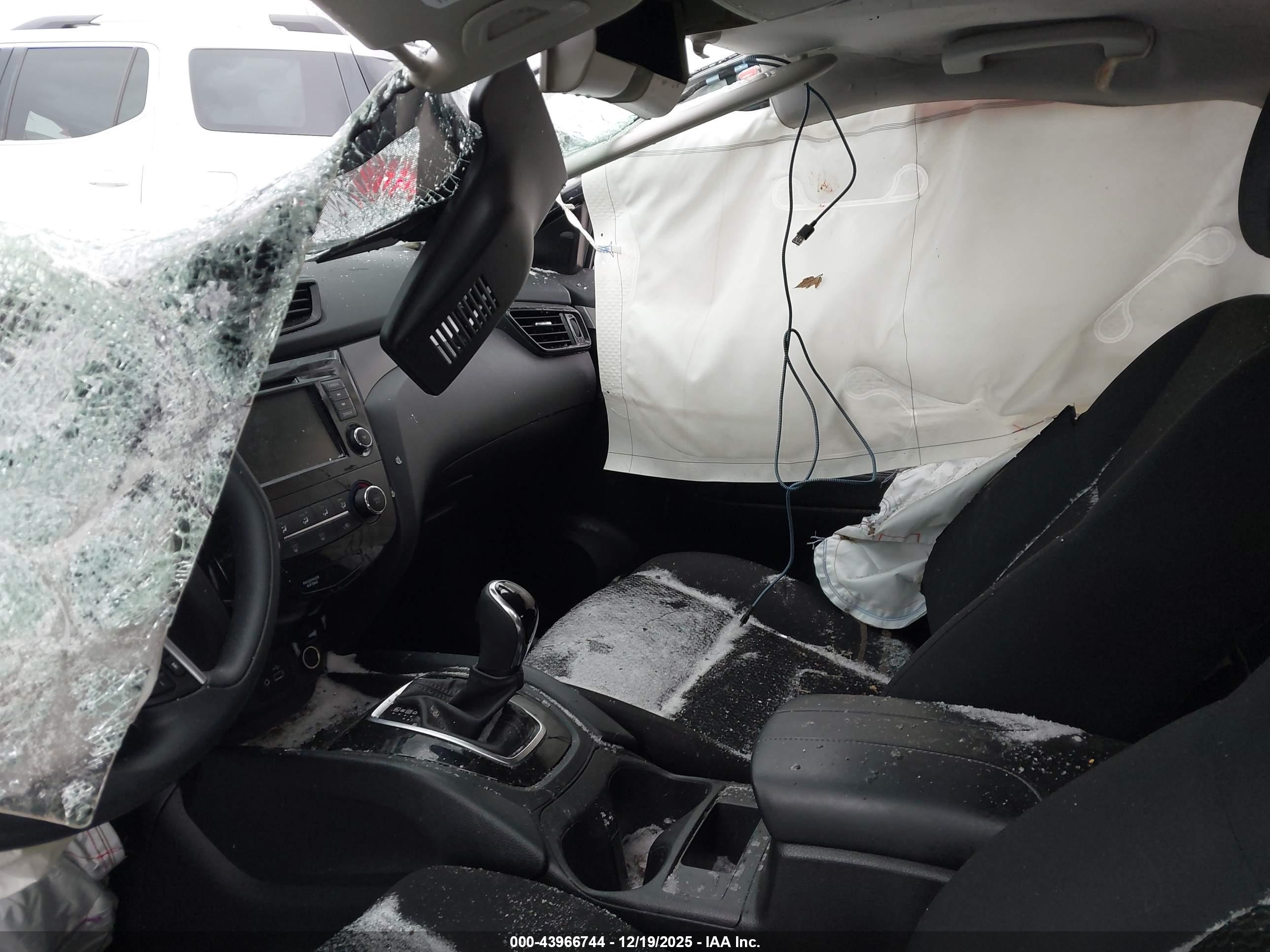 NISSAN ROGUE image 5