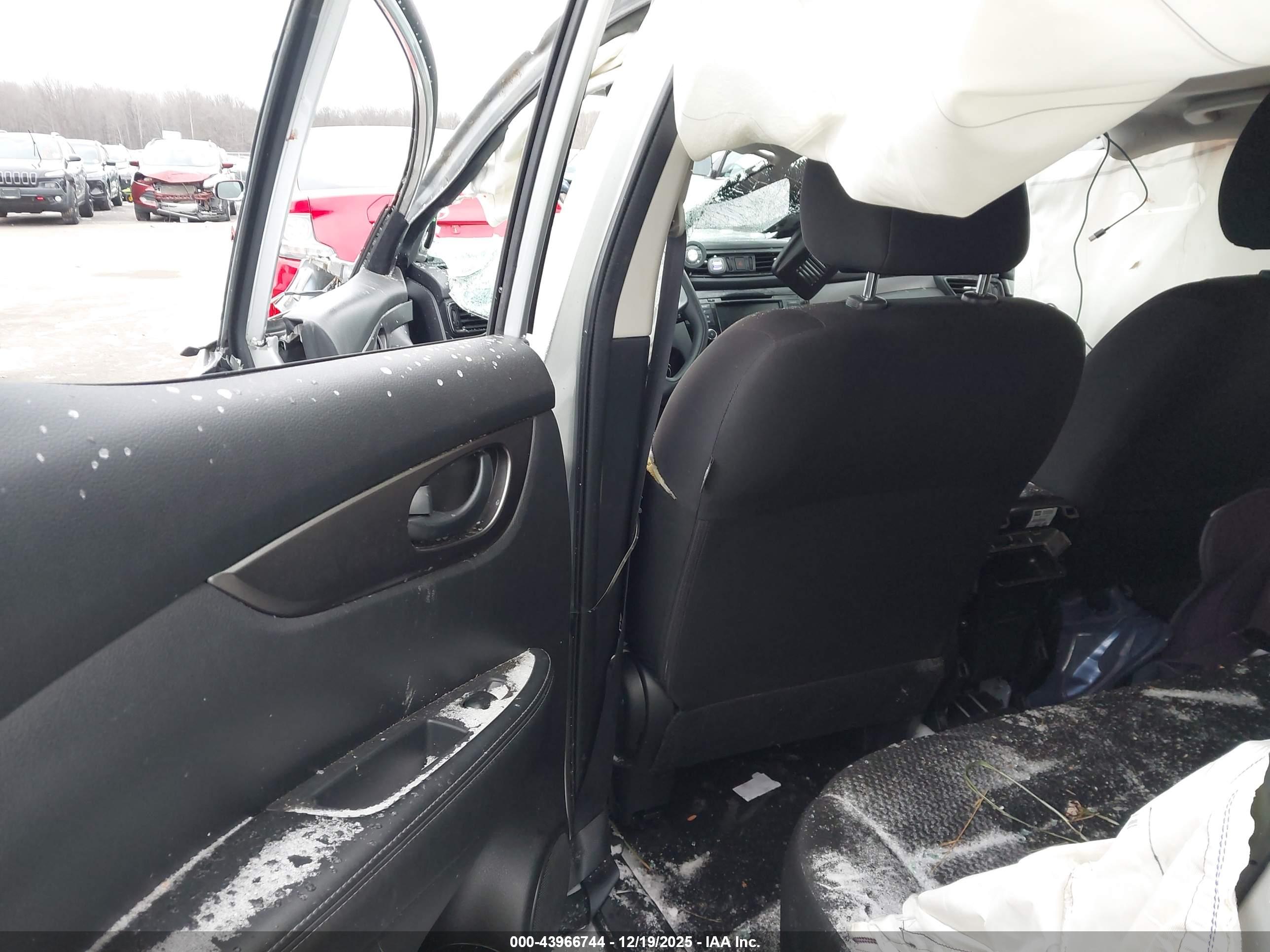 NISSAN ROGUE image 8