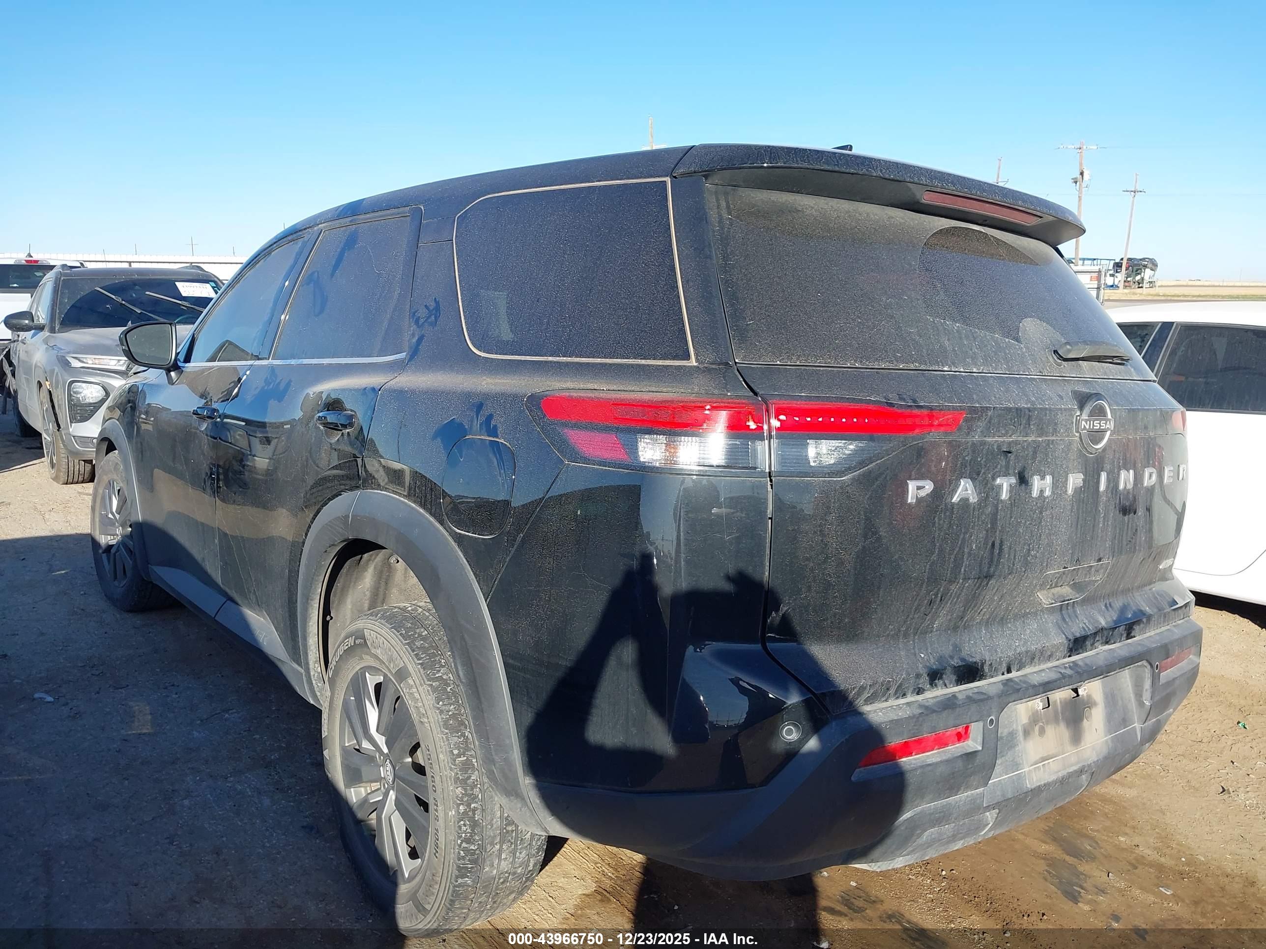 NISSAN PATHFINDER image 3