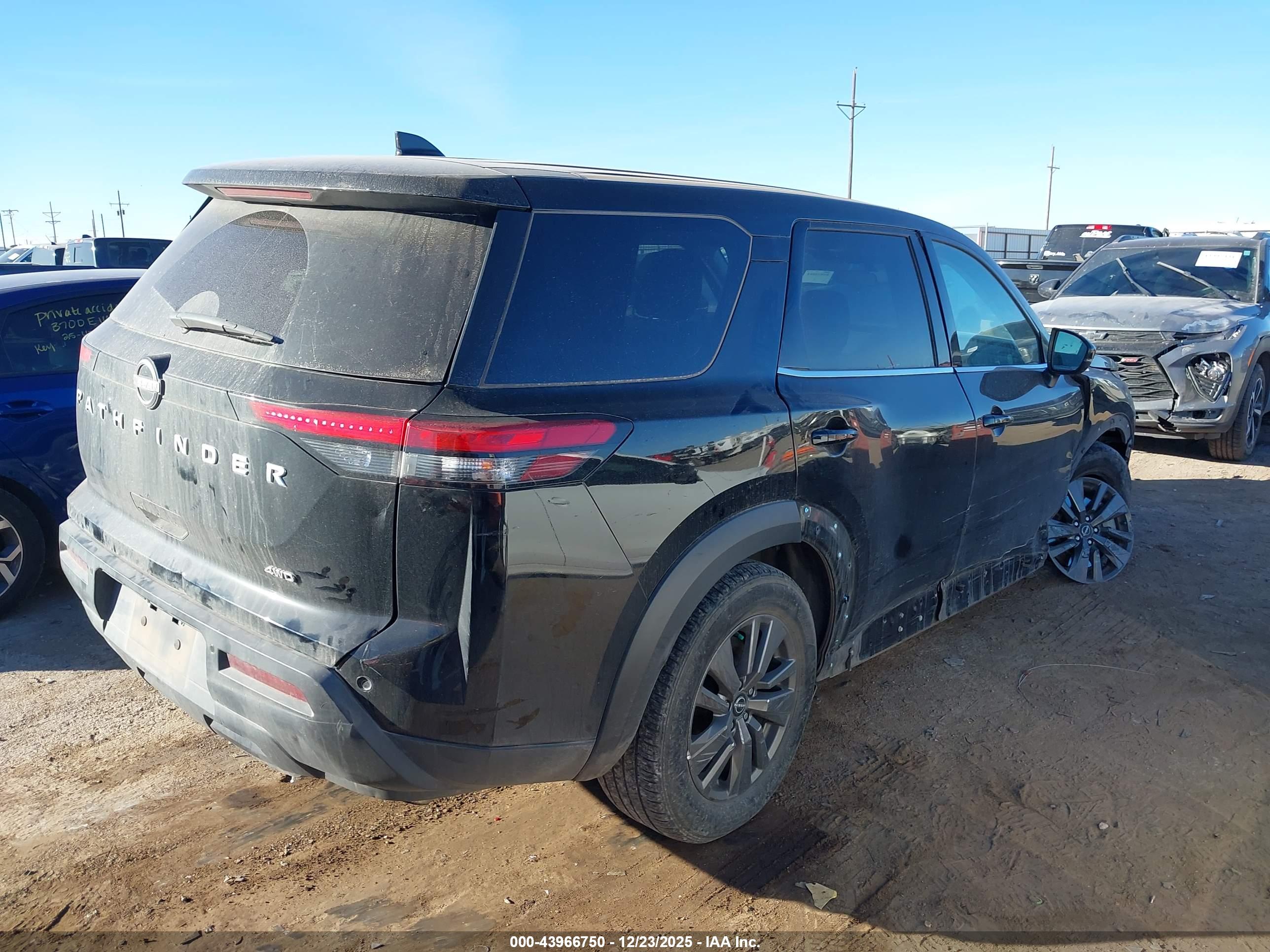 NISSAN PATHFINDER image 4