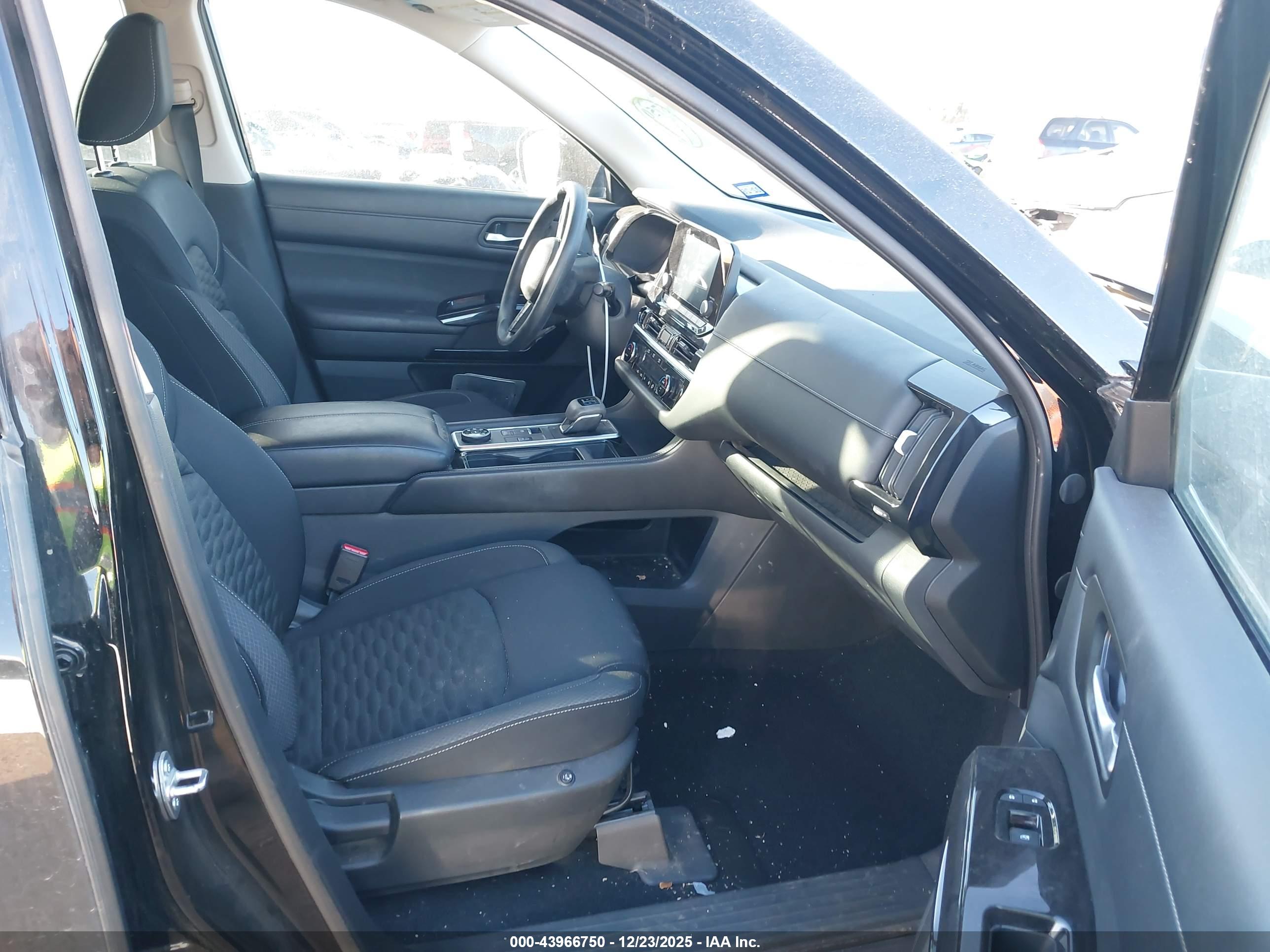 NISSAN PATHFINDER image 5