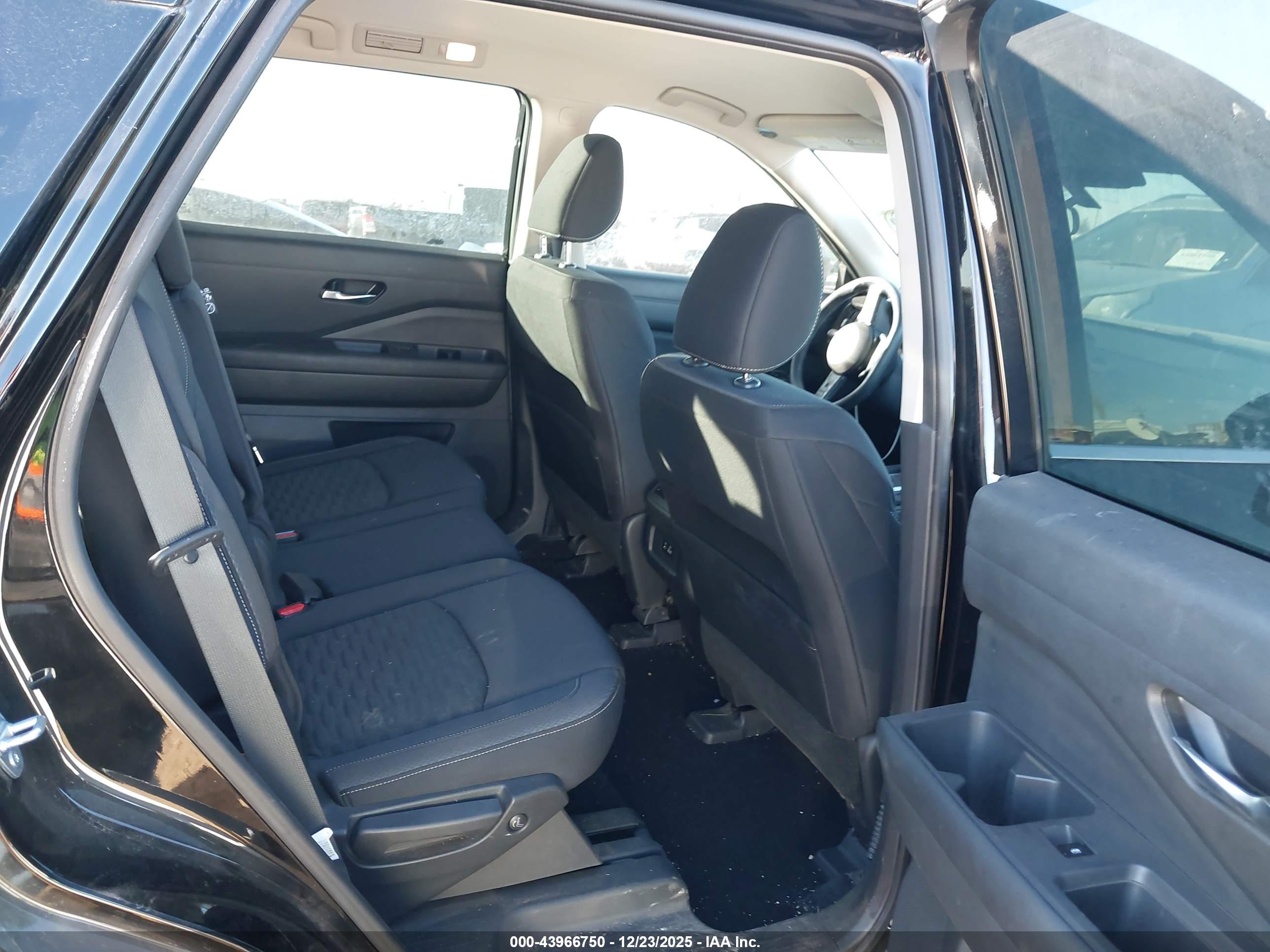 NISSAN PATHFINDER image 8