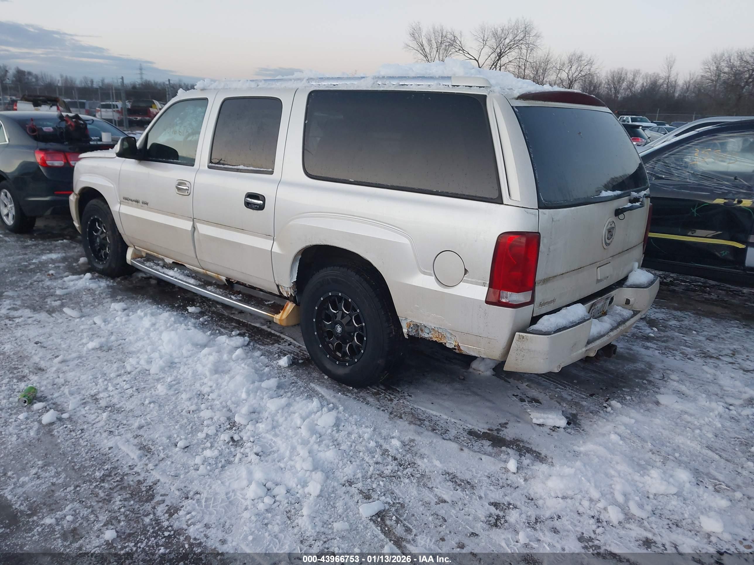 CADILLAC ESCALADE image 3