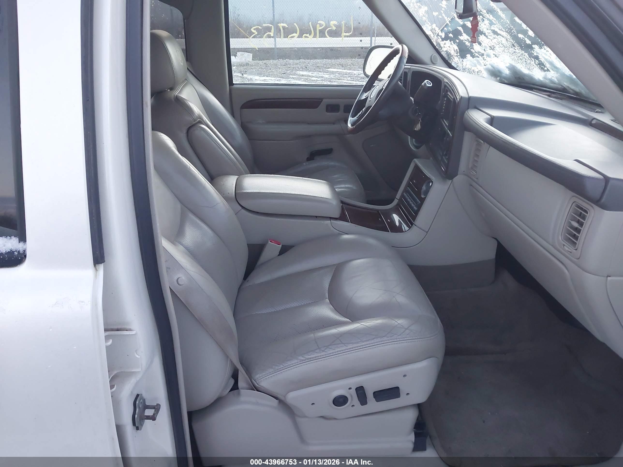 CADILLAC ESCALADE image 5
