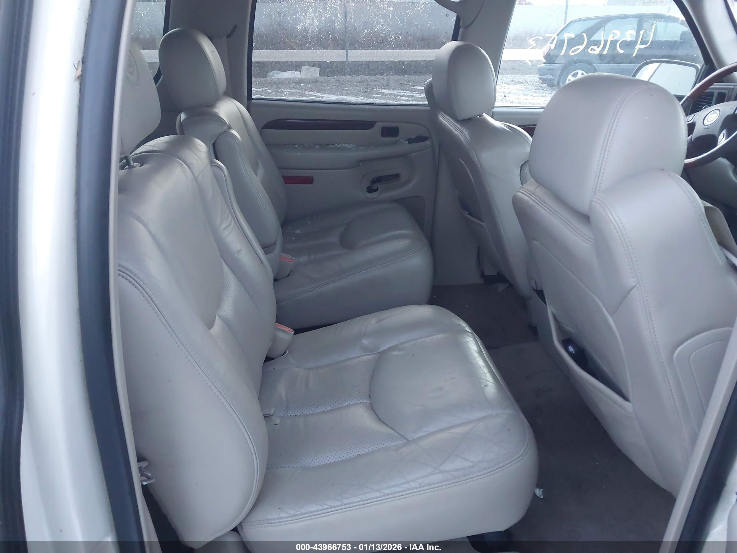 CADILLAC ESCALADE image 8