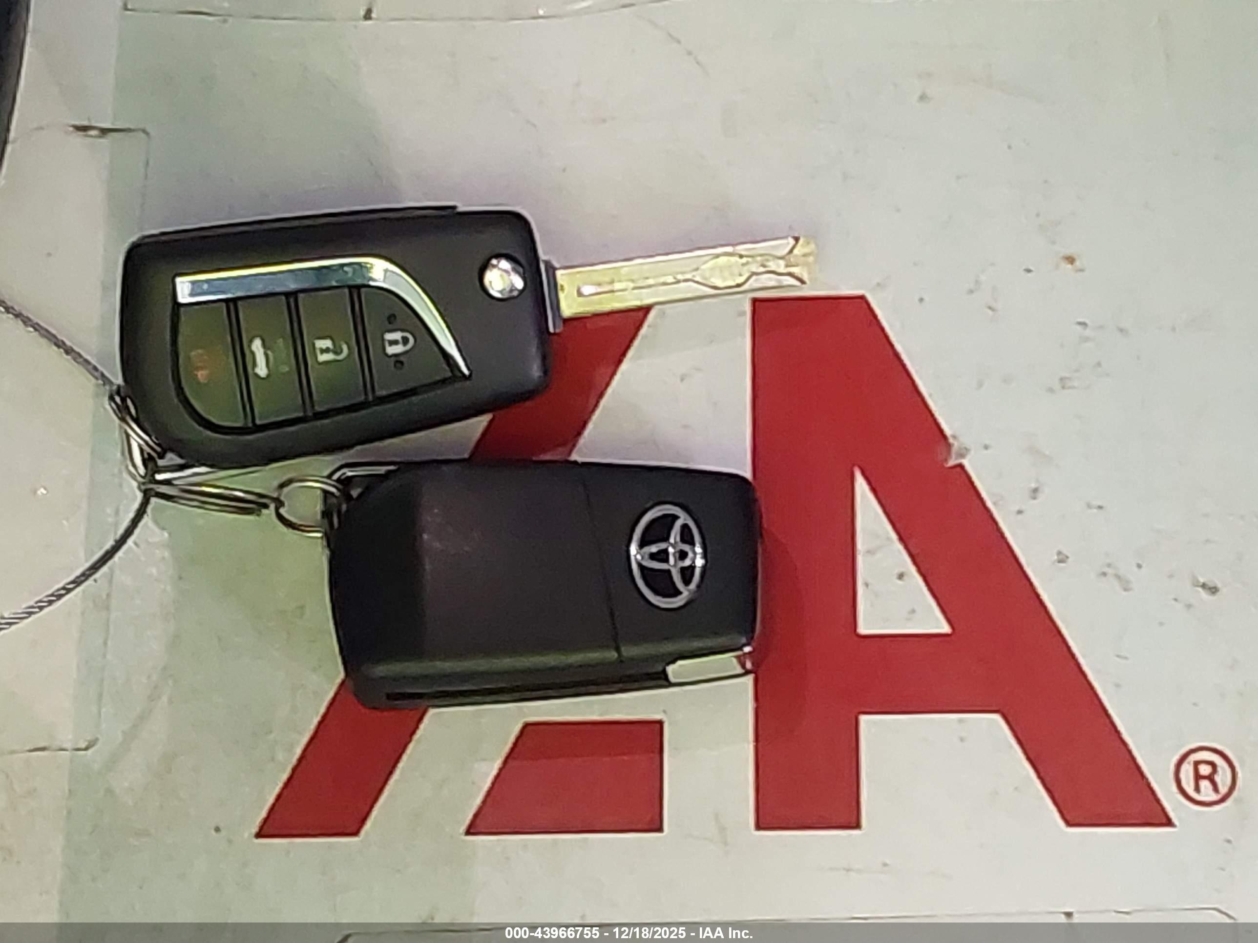 TOYOTA COROLLA image 11