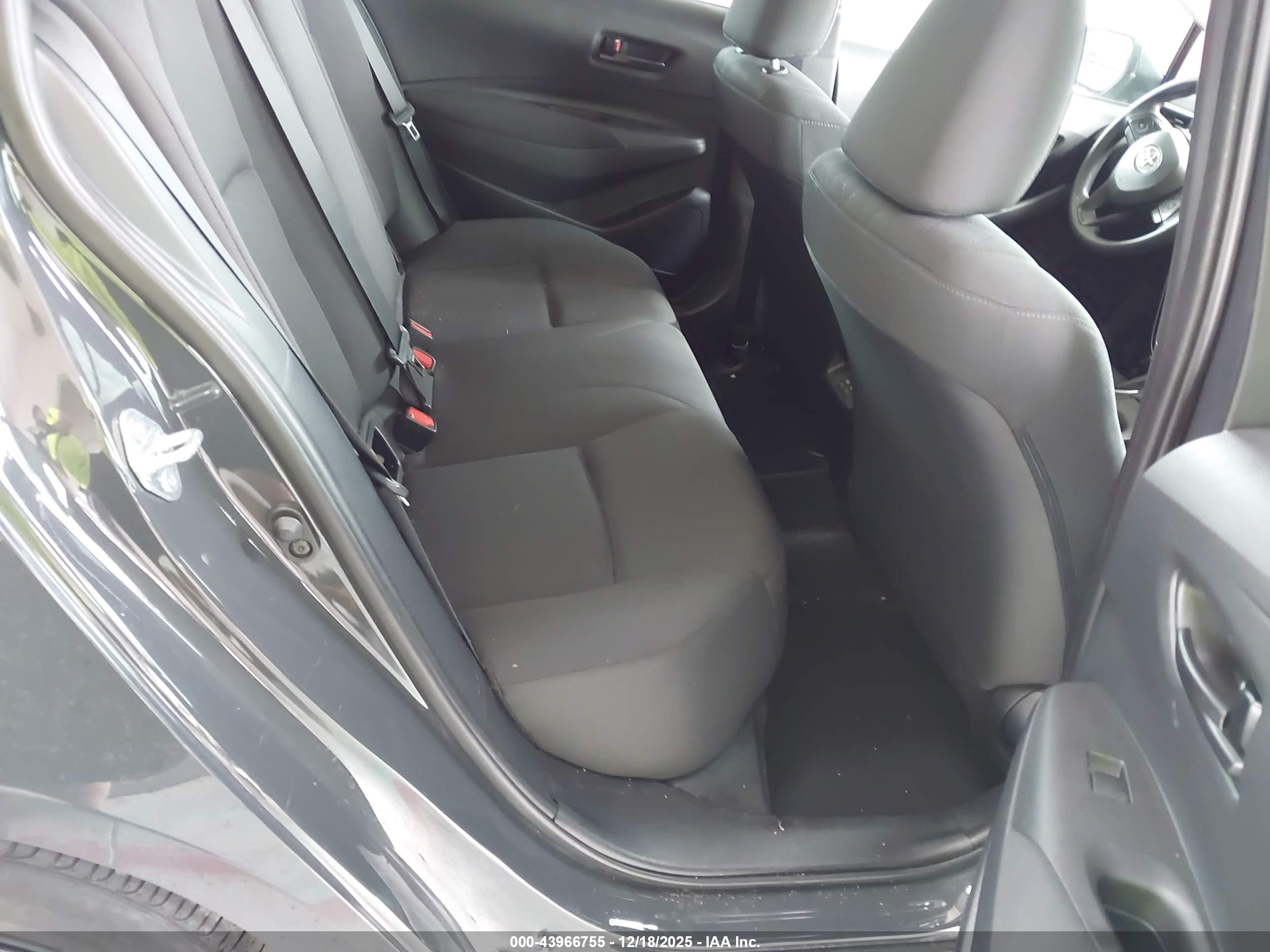 TOYOTA COROLLA image 8