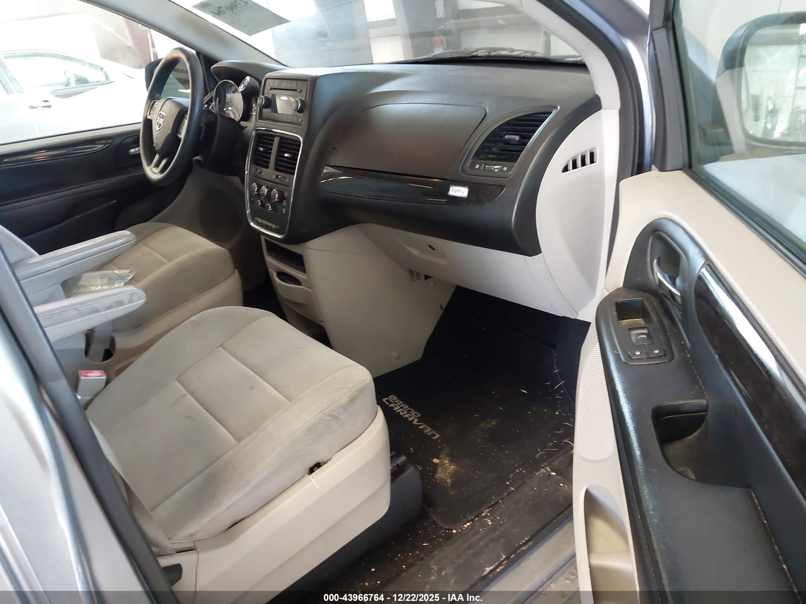 DODGE GRAND image 5