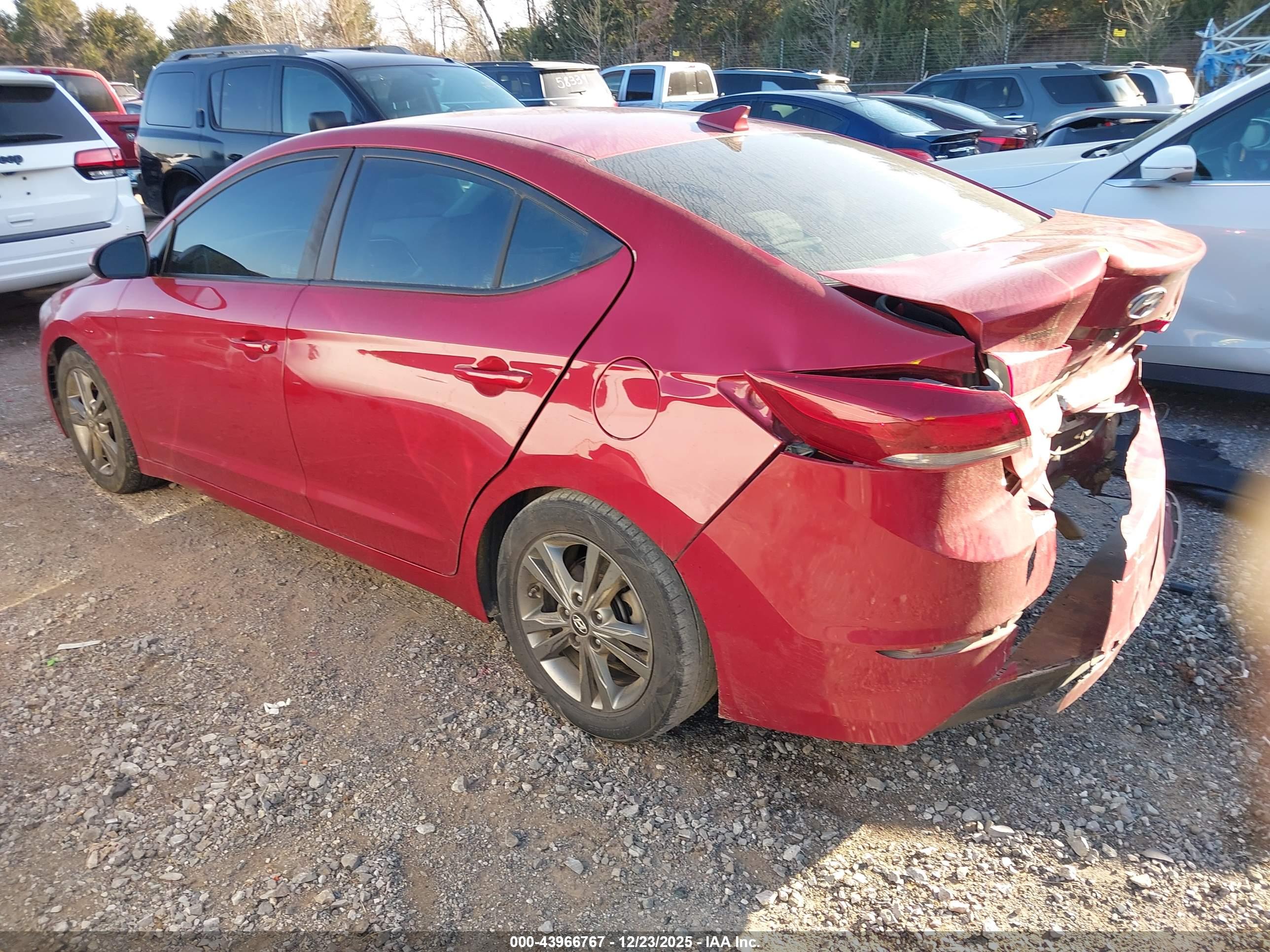 HYUNDAI ELANTRA image 3