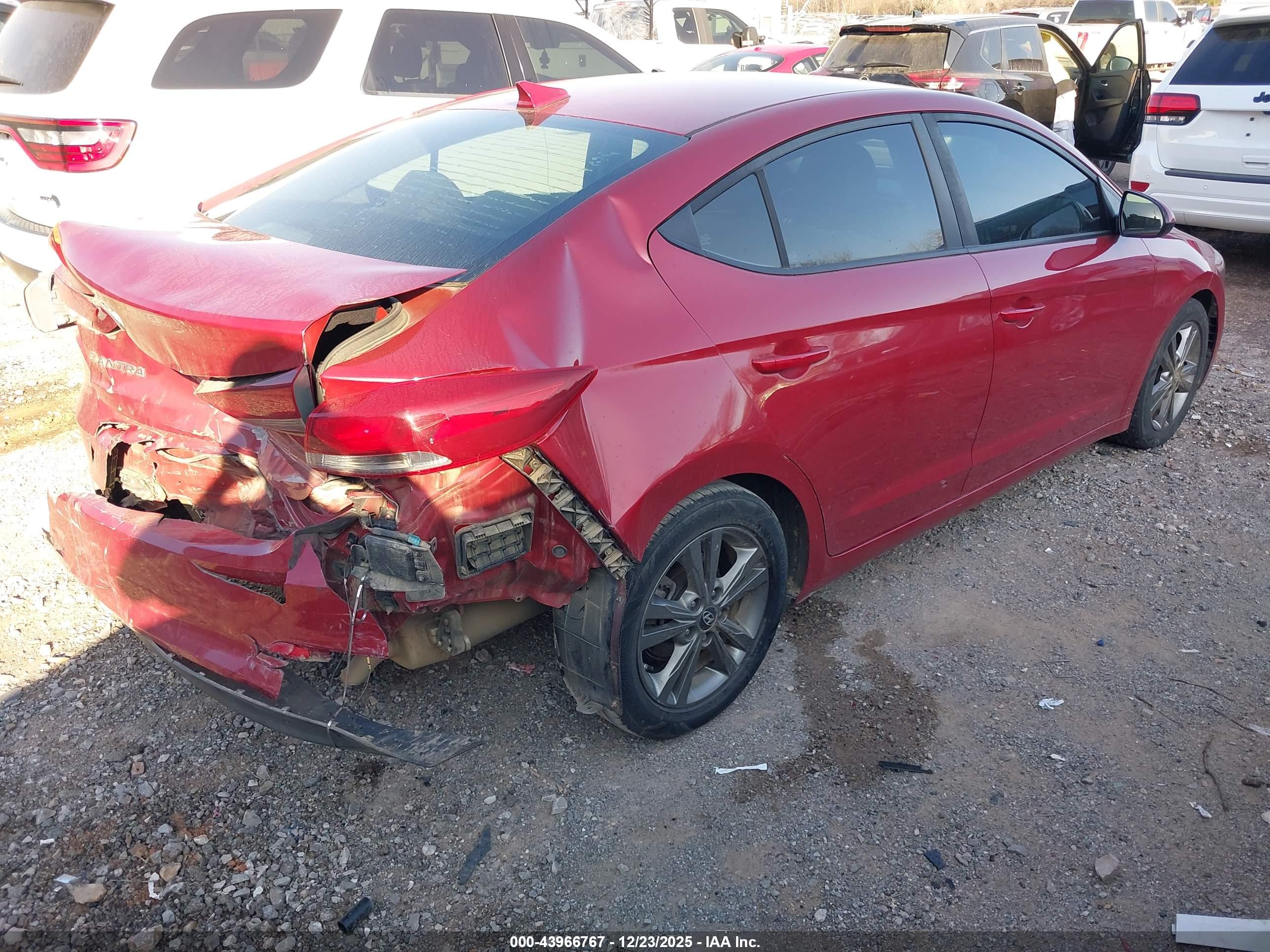 HYUNDAI ELANTRA image 4