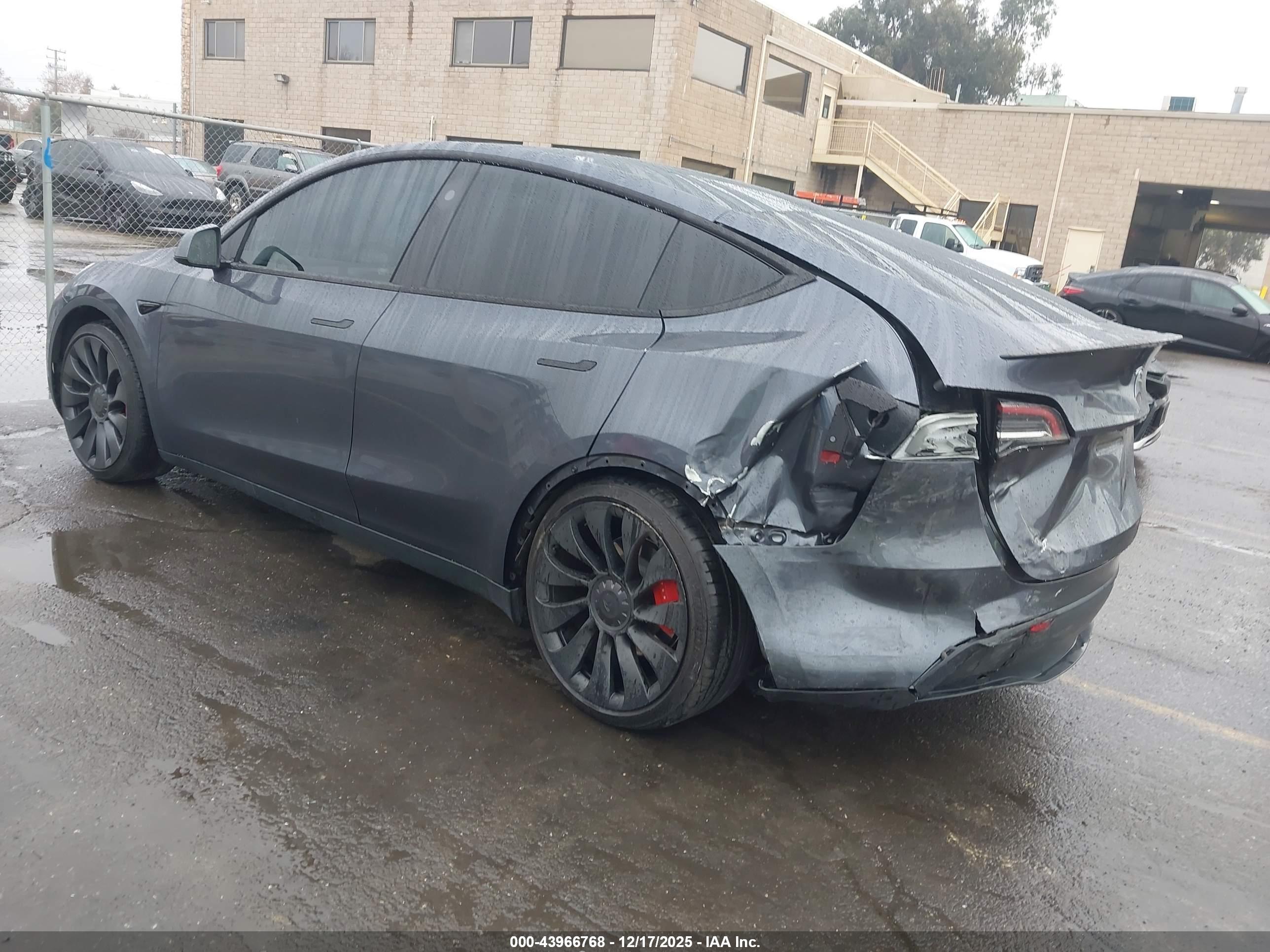 TESLA MODEL image 3
