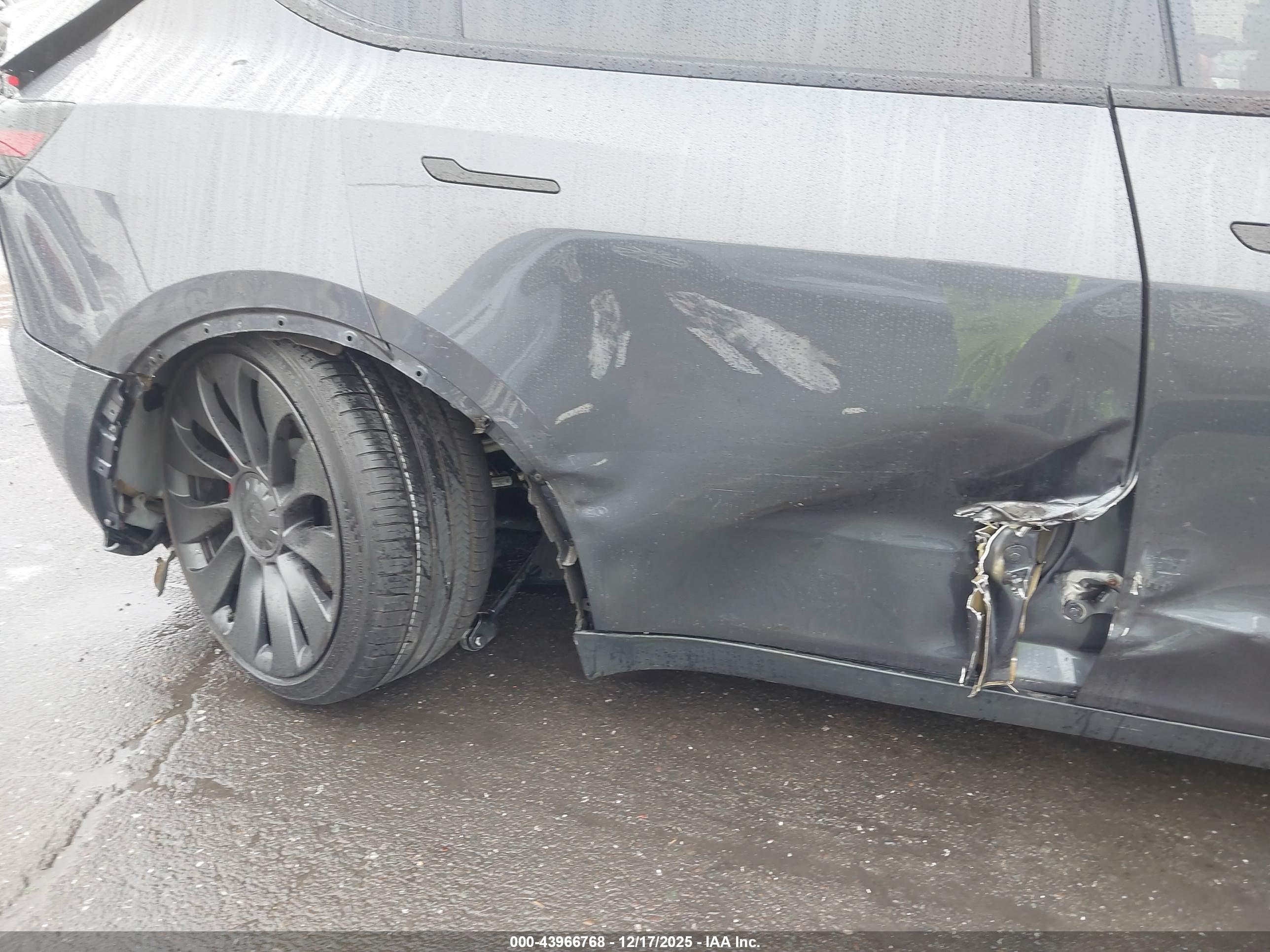 TESLA MODEL image 6