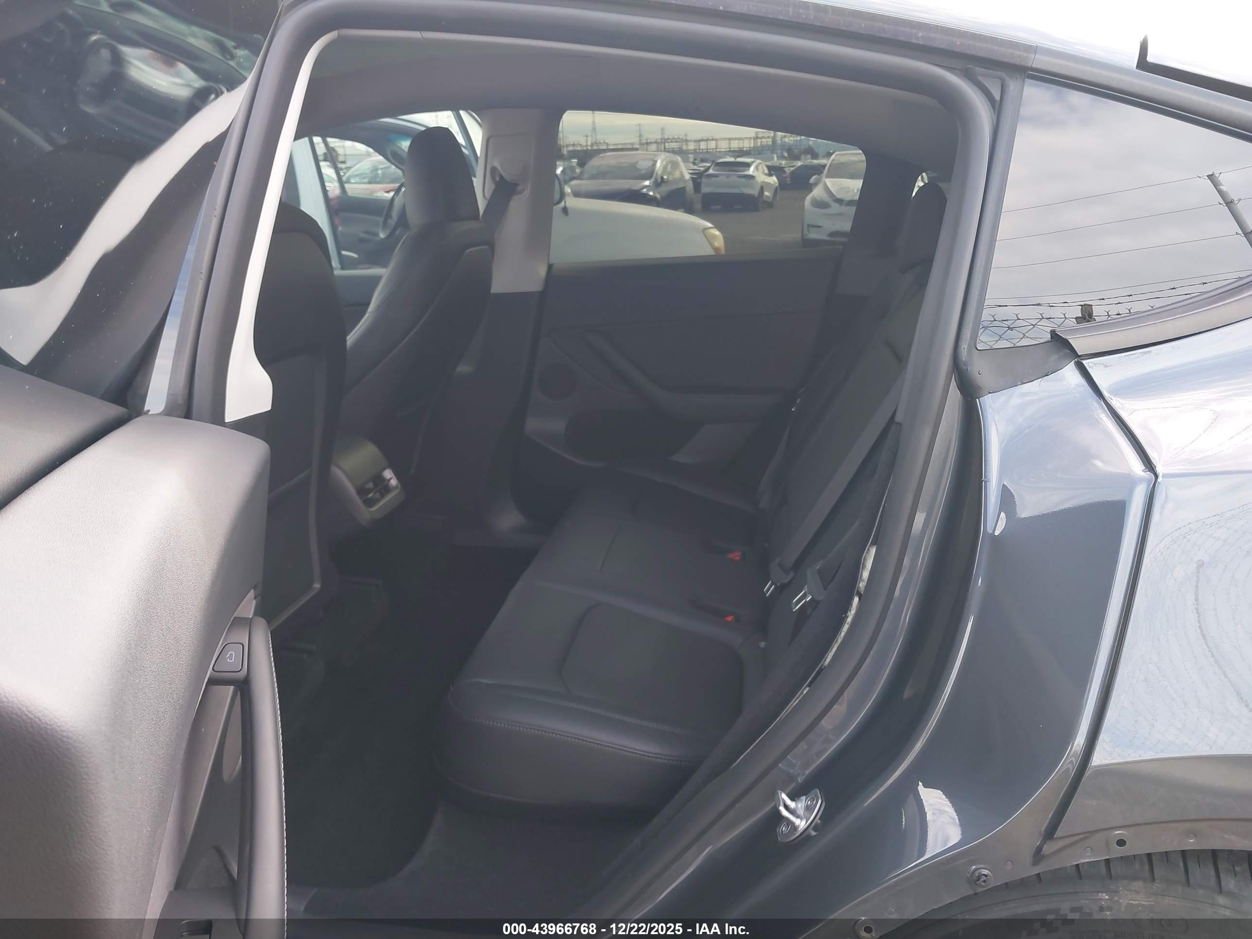 TESLA MODEL image 8
