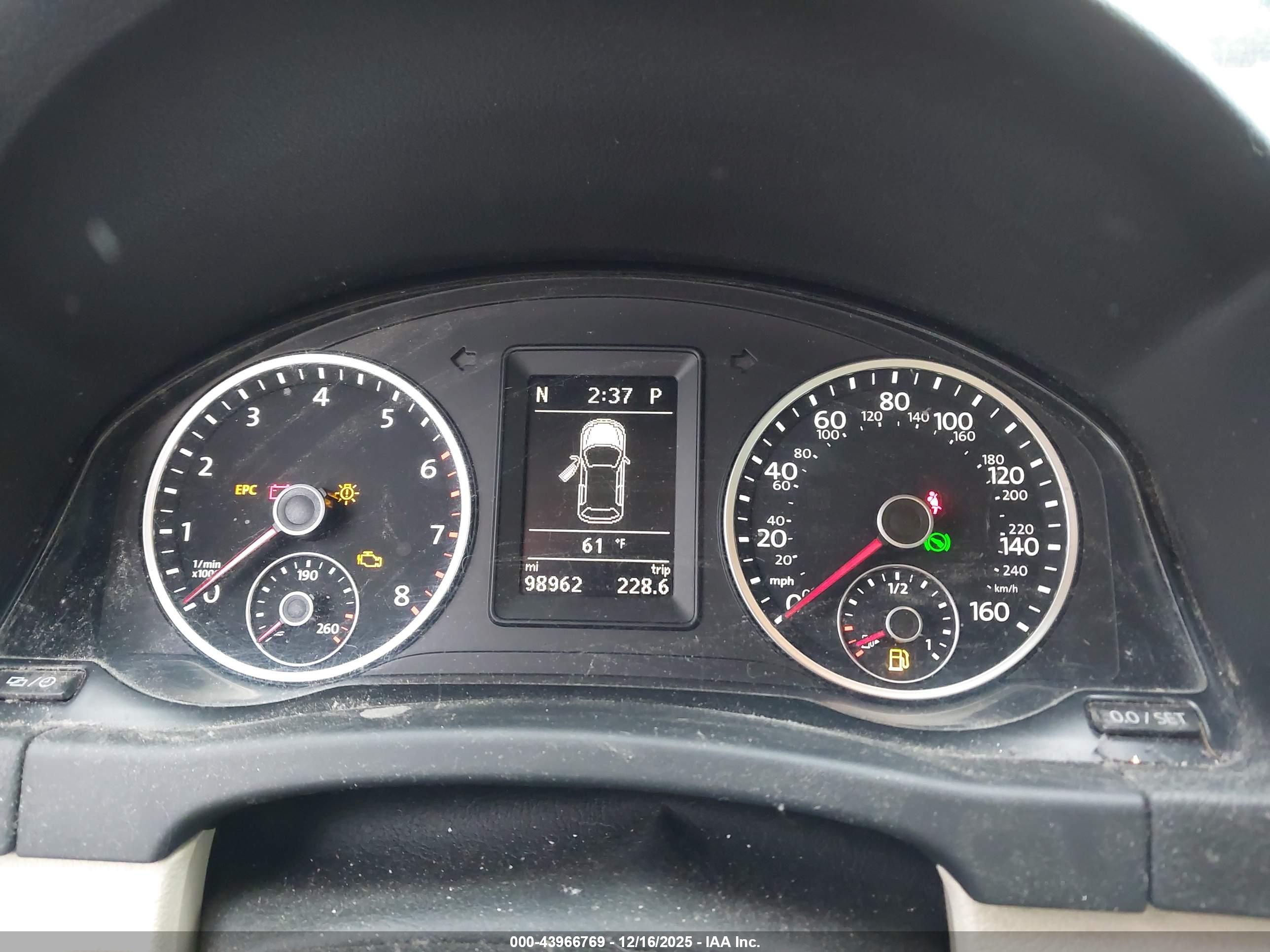 VOLKSWAGEN TIGUAN image 7