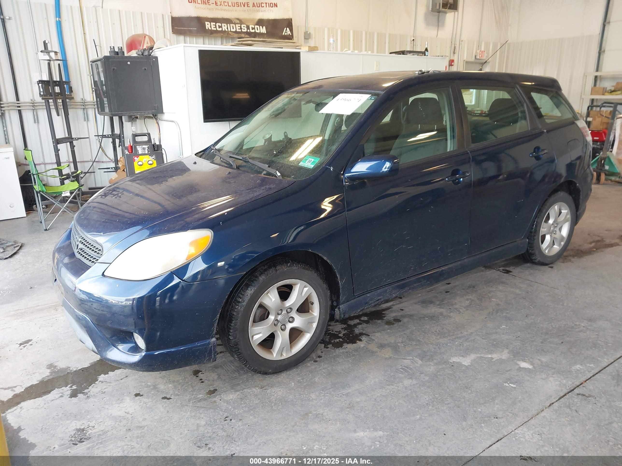 TOYOTA MATRIX image 2