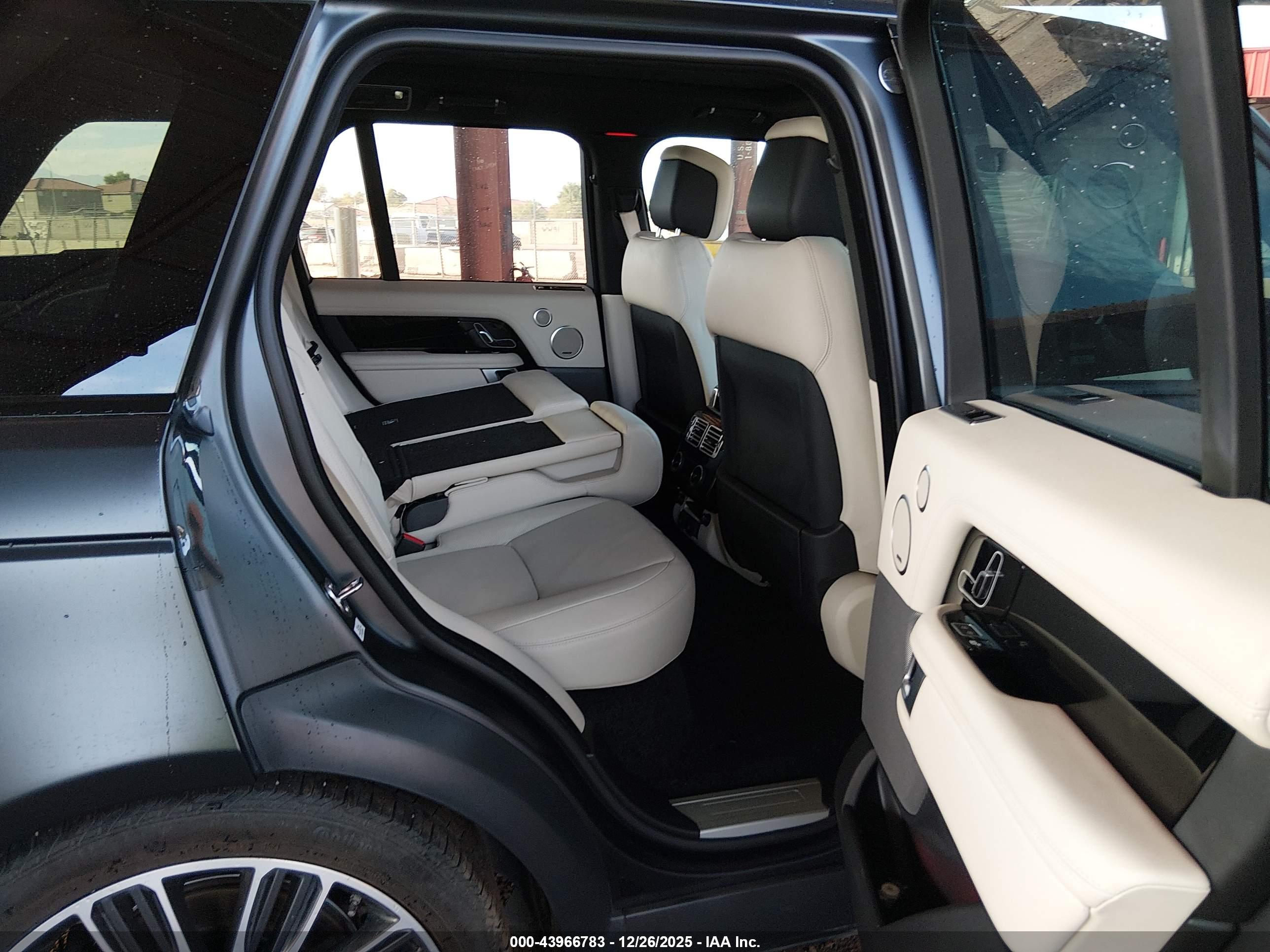 LAND ROVER image 8