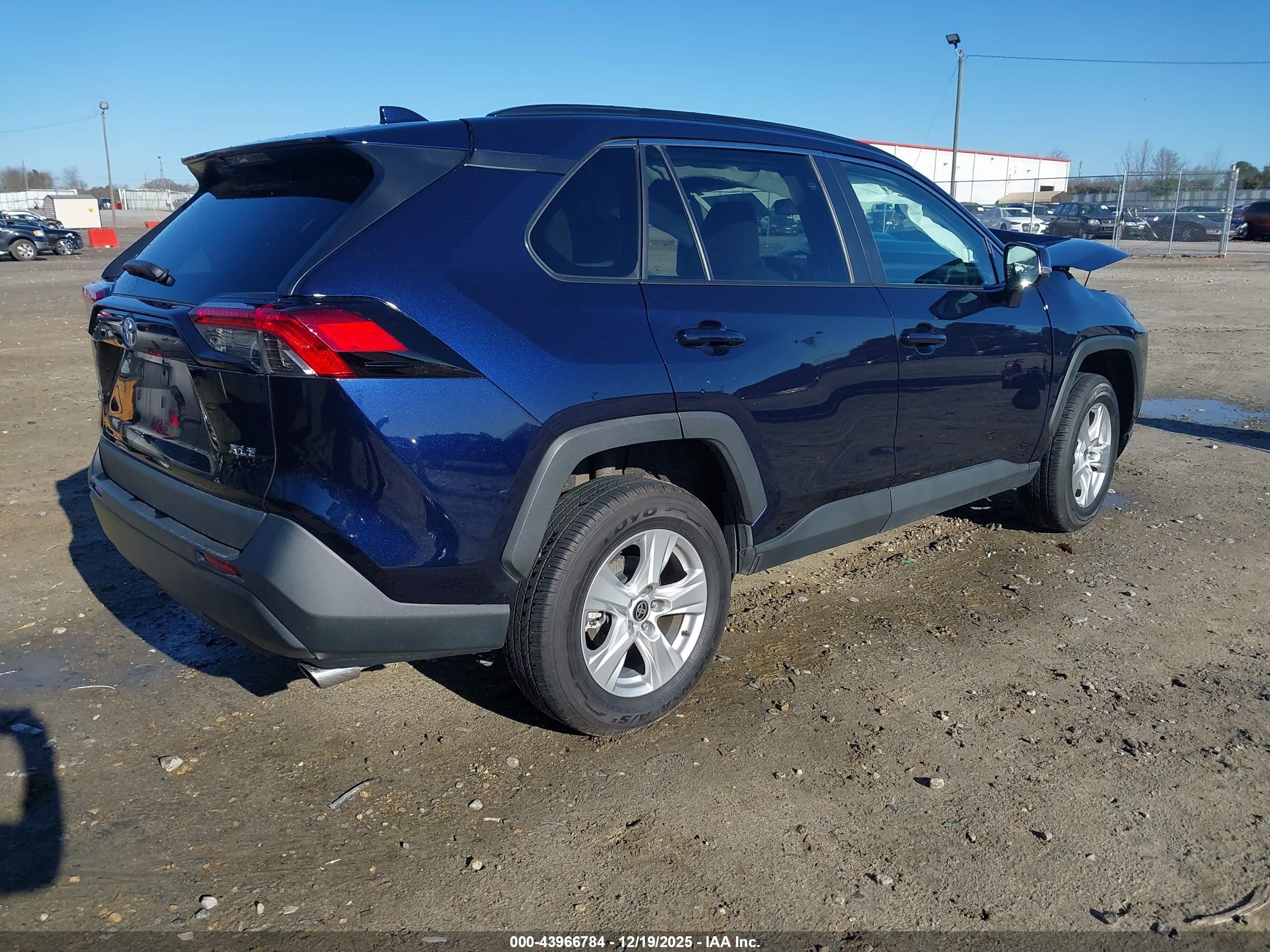 TOYOTA RAV4 image 4
