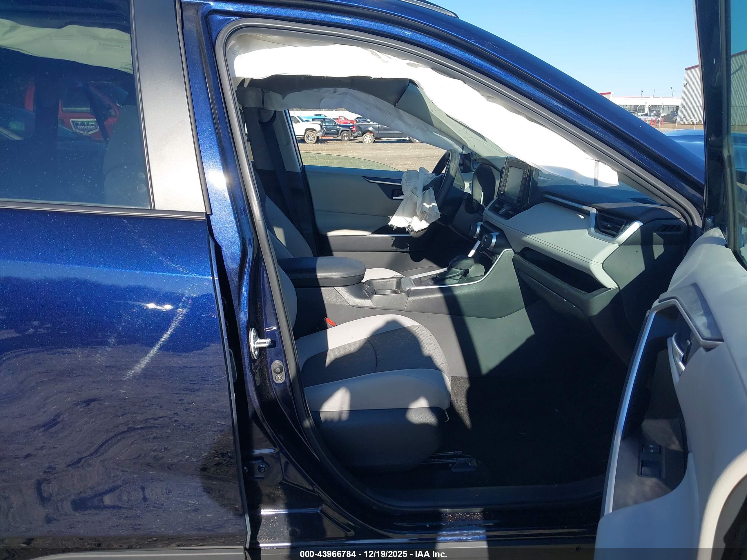 TOYOTA RAV4 image 5