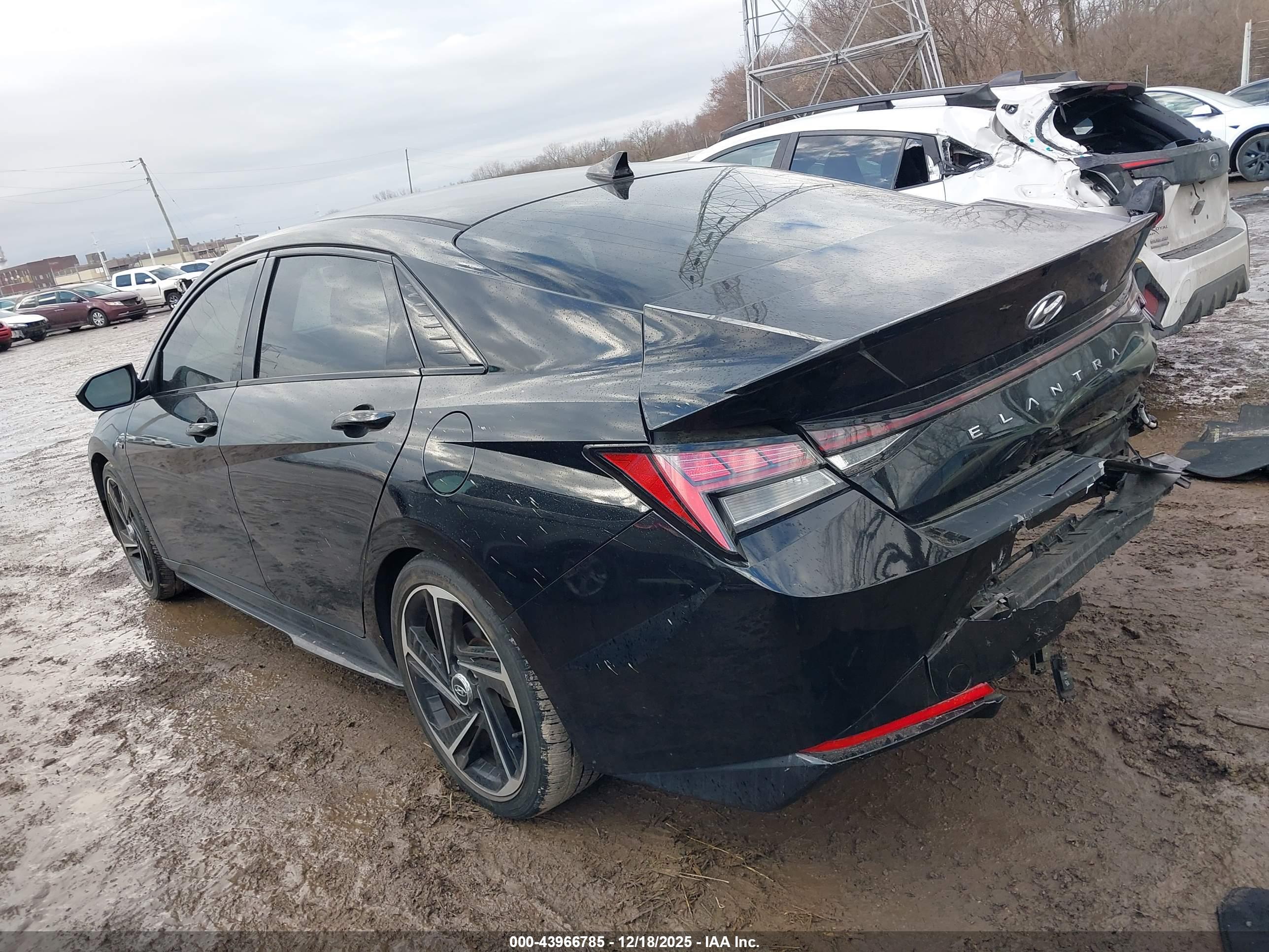 HYUNDAI ELANTRA image 3