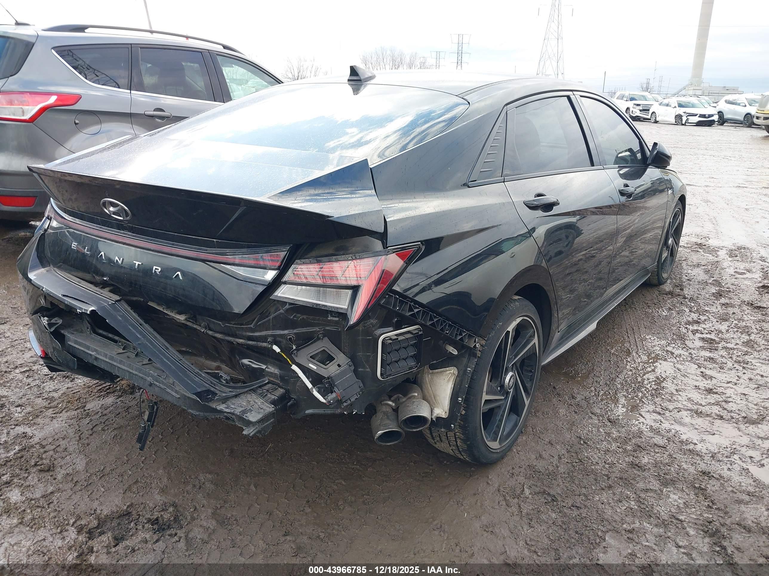 HYUNDAI ELANTRA image 4