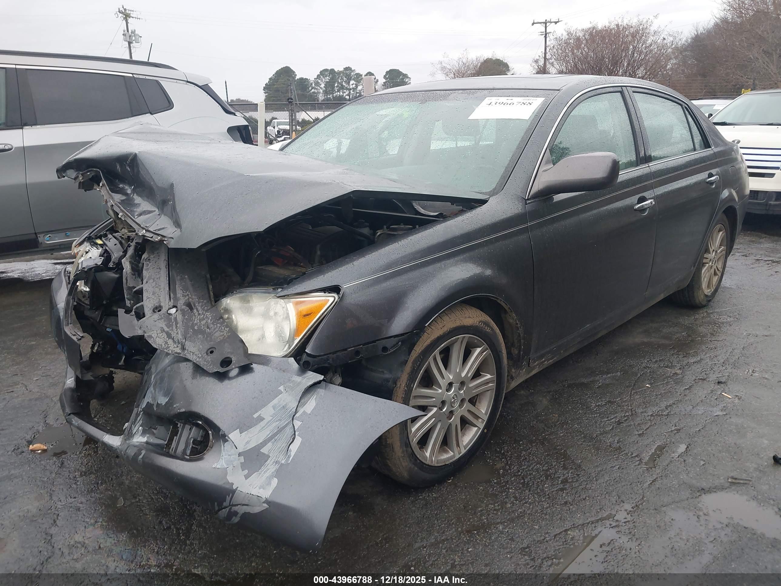TOYOTA AVALON image 2