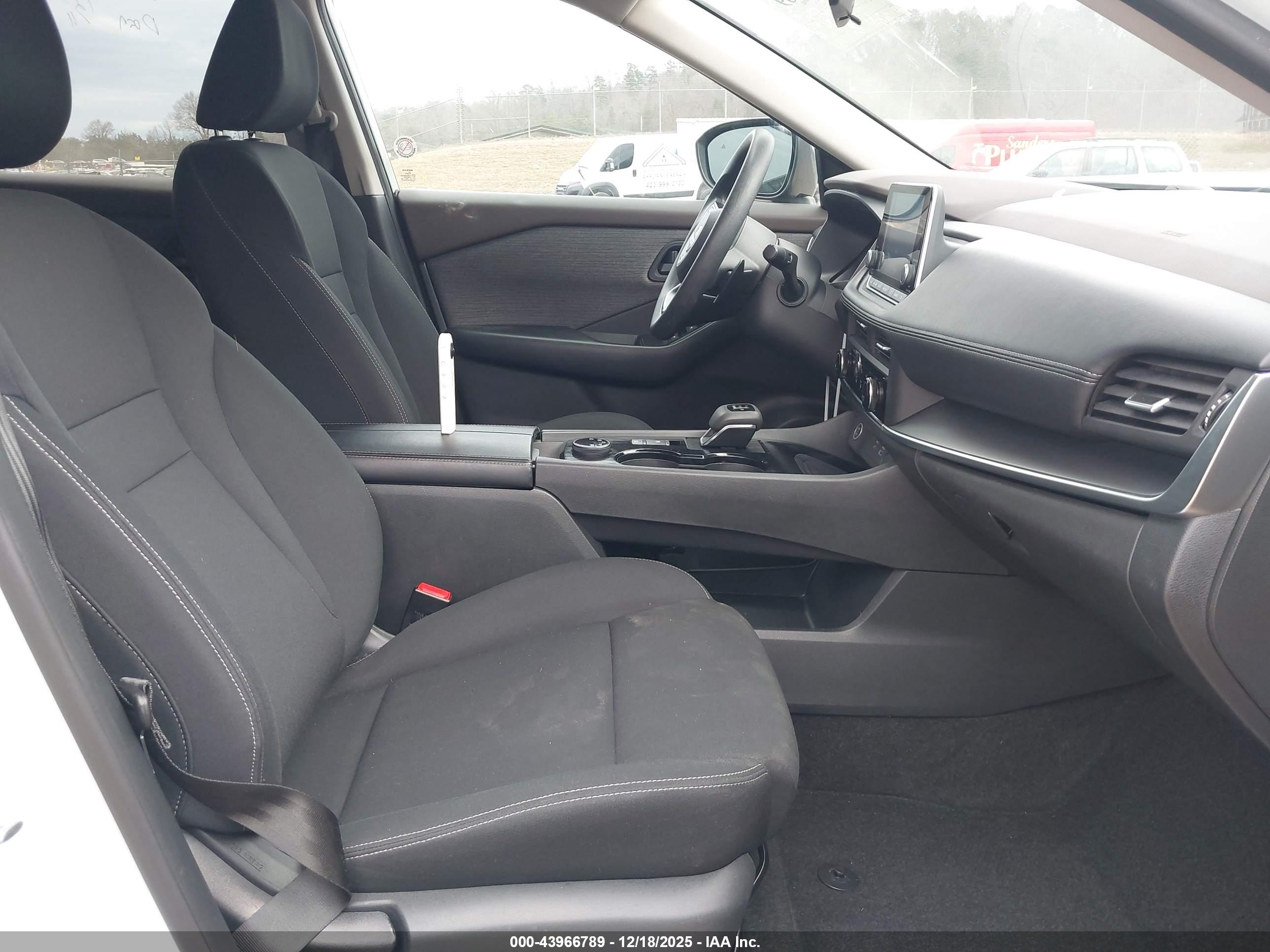 NISSAN ROGUE image 5