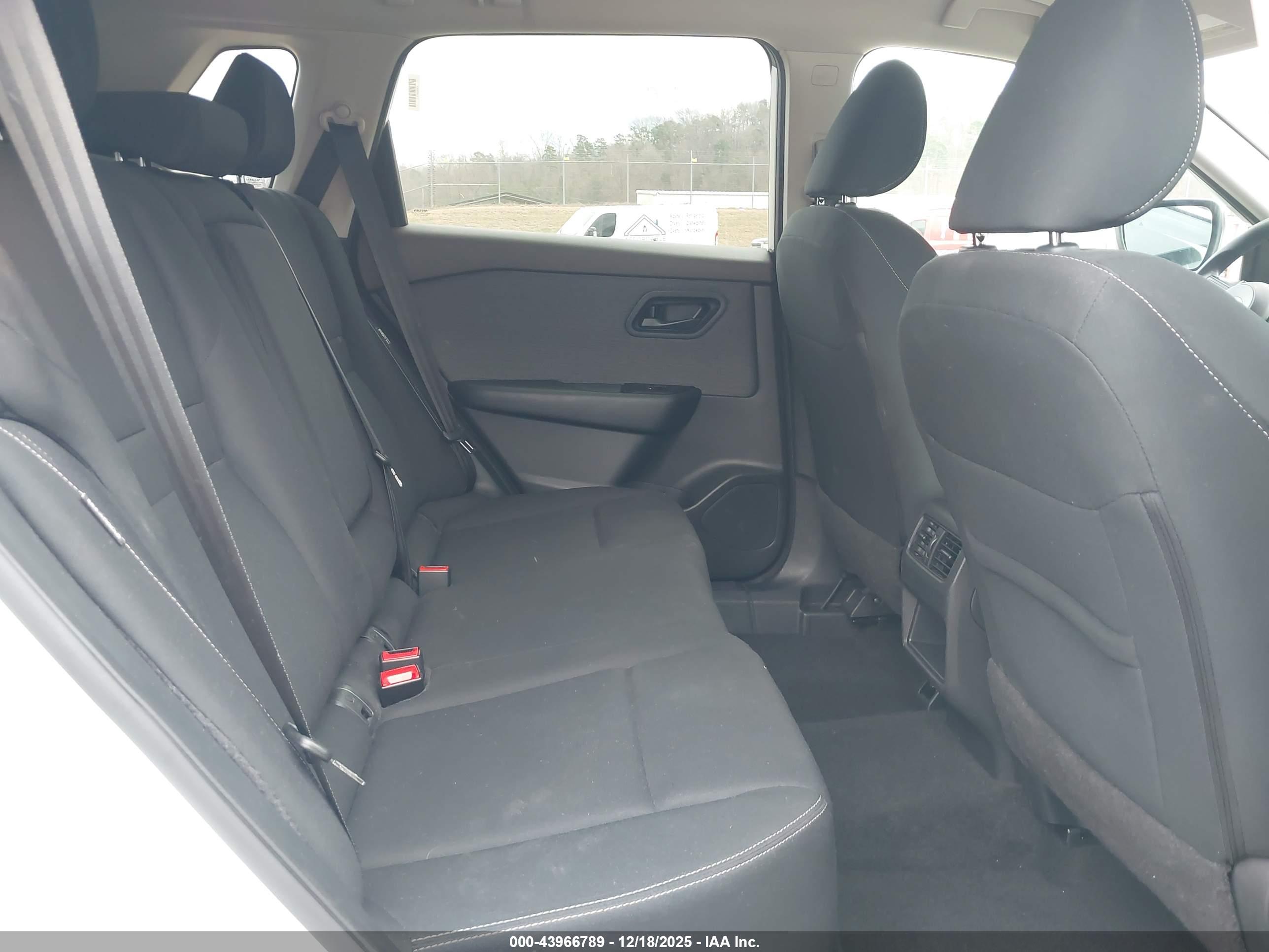 NISSAN ROGUE image 8