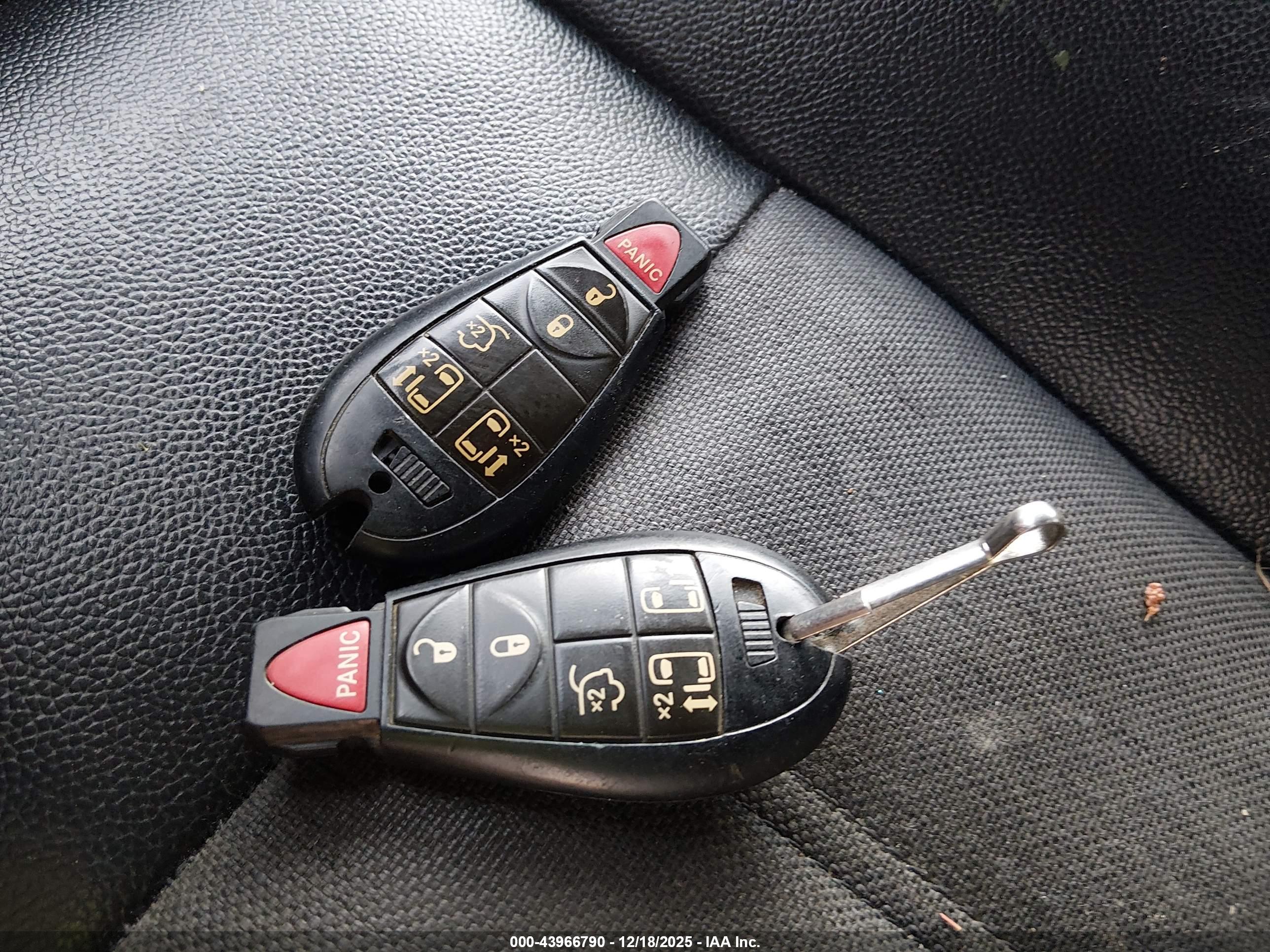 CHRYSLER TOWN image 11