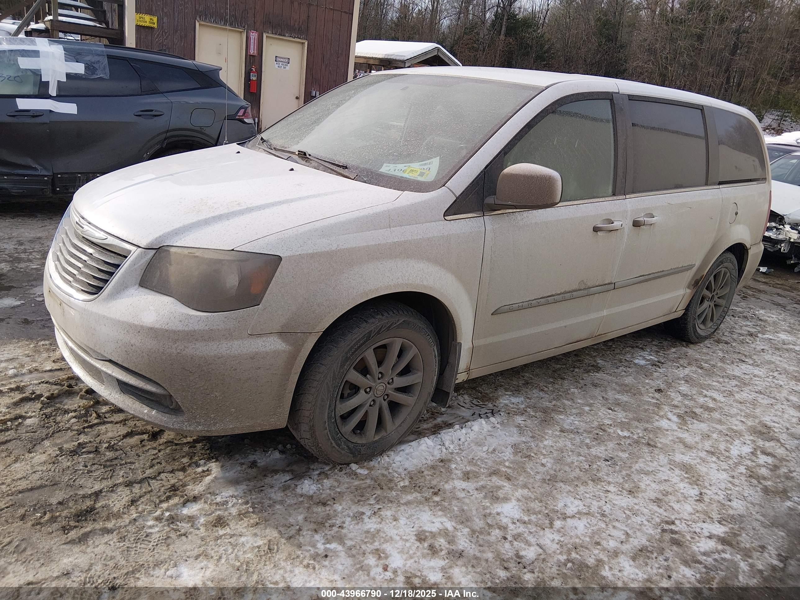 CHRYSLER TOWN image 2