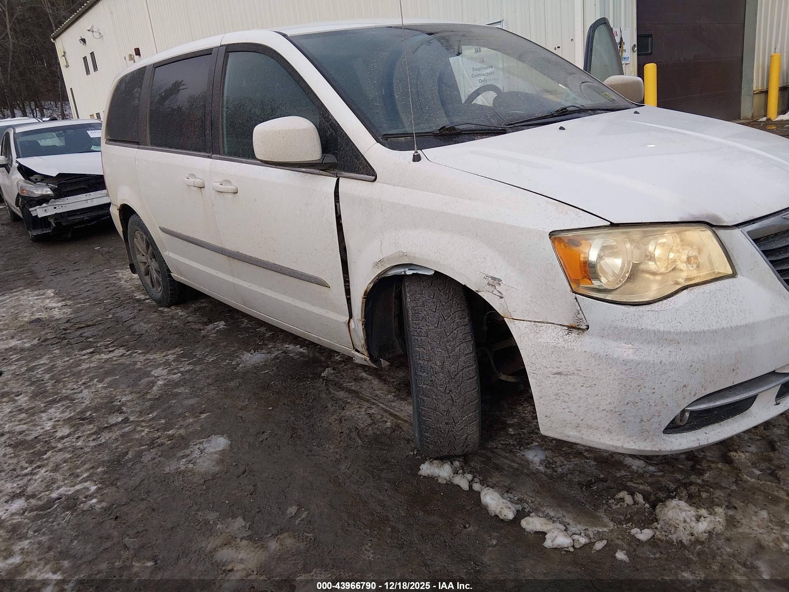 CHRYSLER TOWN image 6