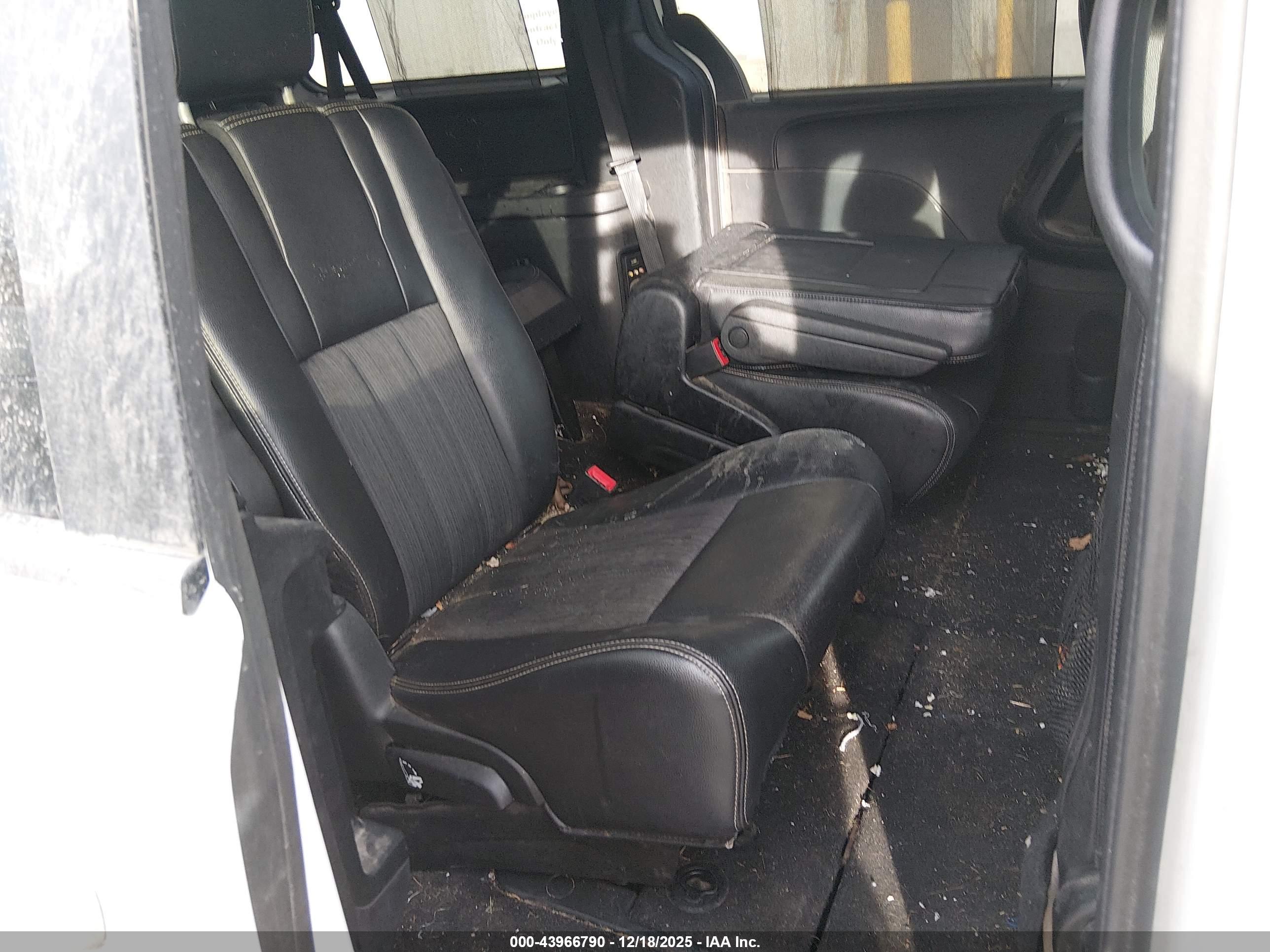 CHRYSLER TOWN image 8