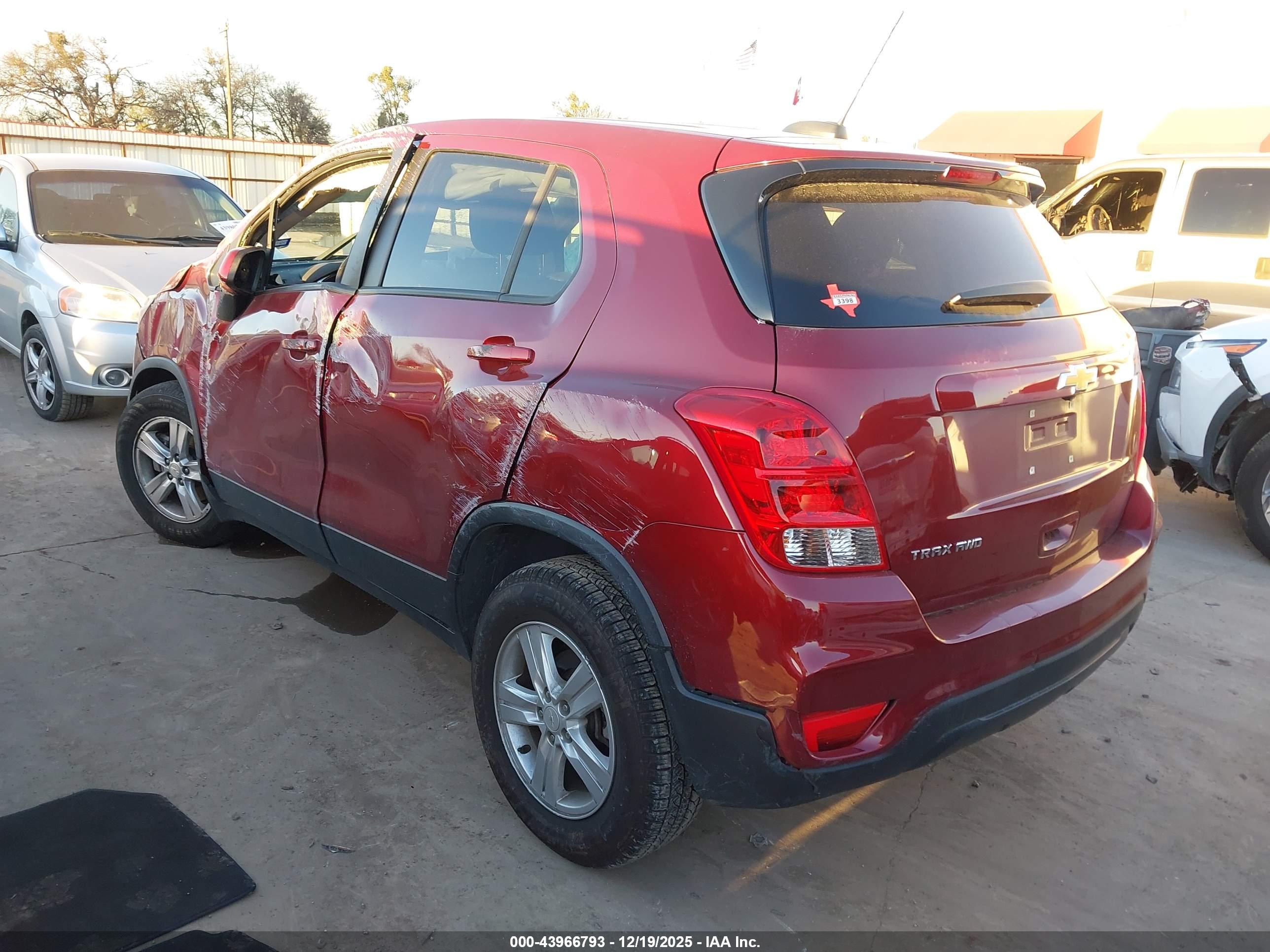 CHEVROLET TRAX image 3